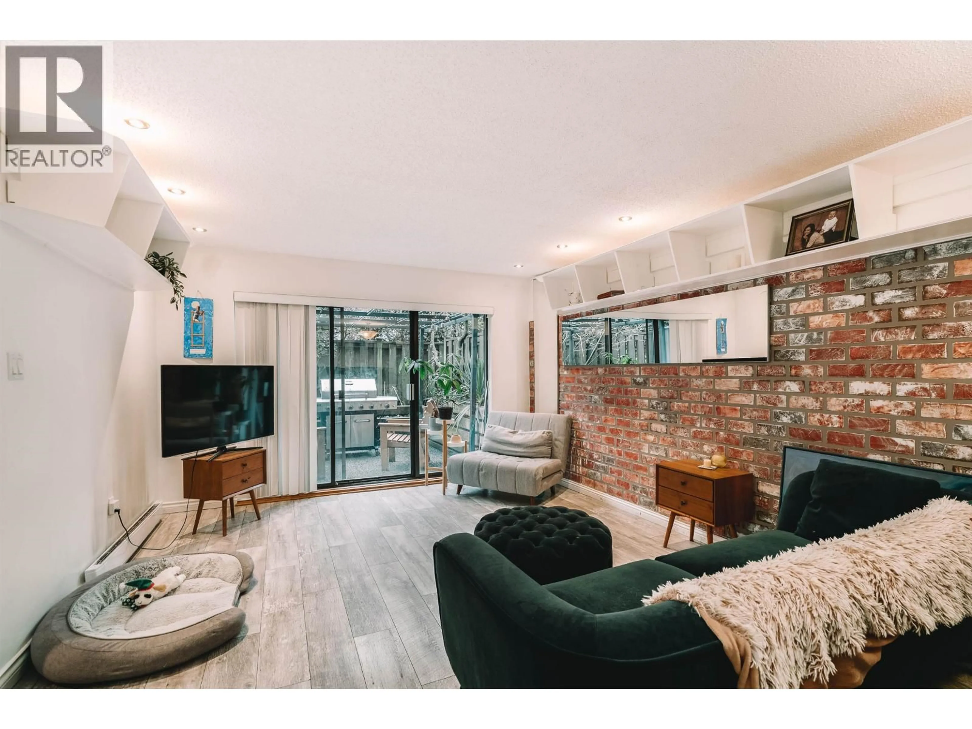 Living room with furniture, unknown for 8 - 365 GINGER DRIVE, New Westminster British Columbia V3L5L5
