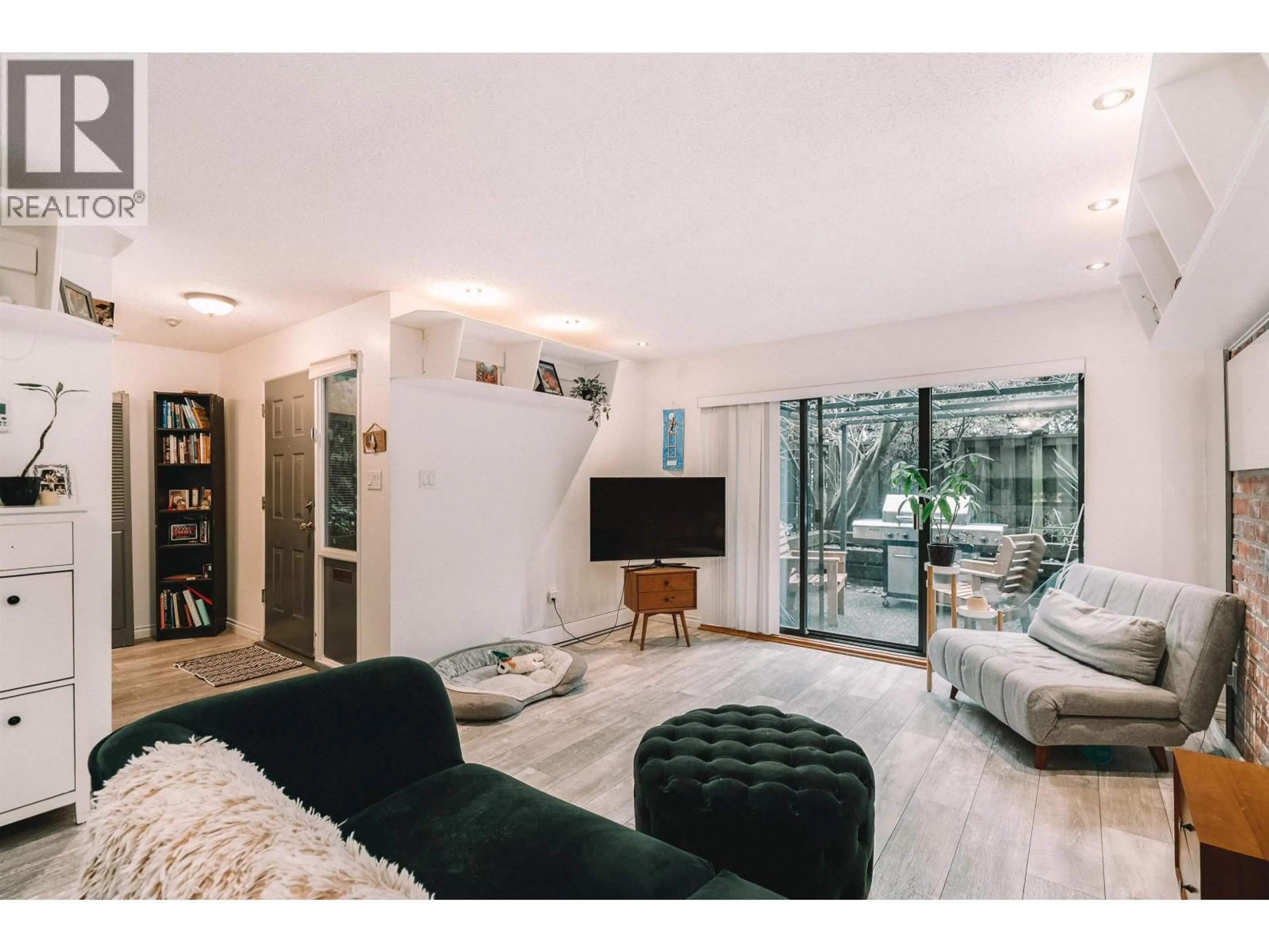 Living room with furniture, unknown for 8 - 365 GINGER DRIVE, New Westminster British Columbia V3L5L5