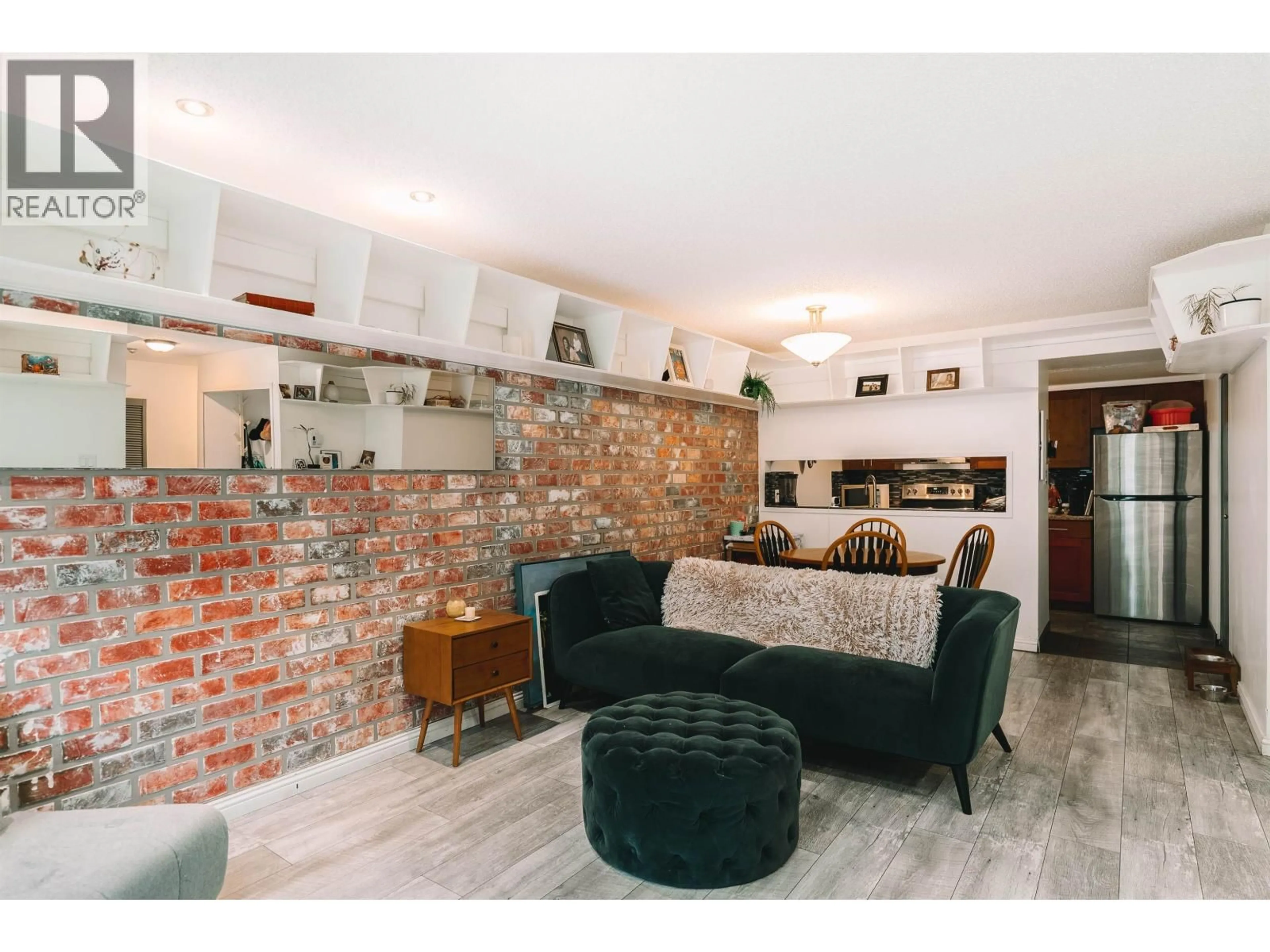 Living room with furniture, unknown for 8 - 365 GINGER DRIVE, New Westminster British Columbia V3L5L5