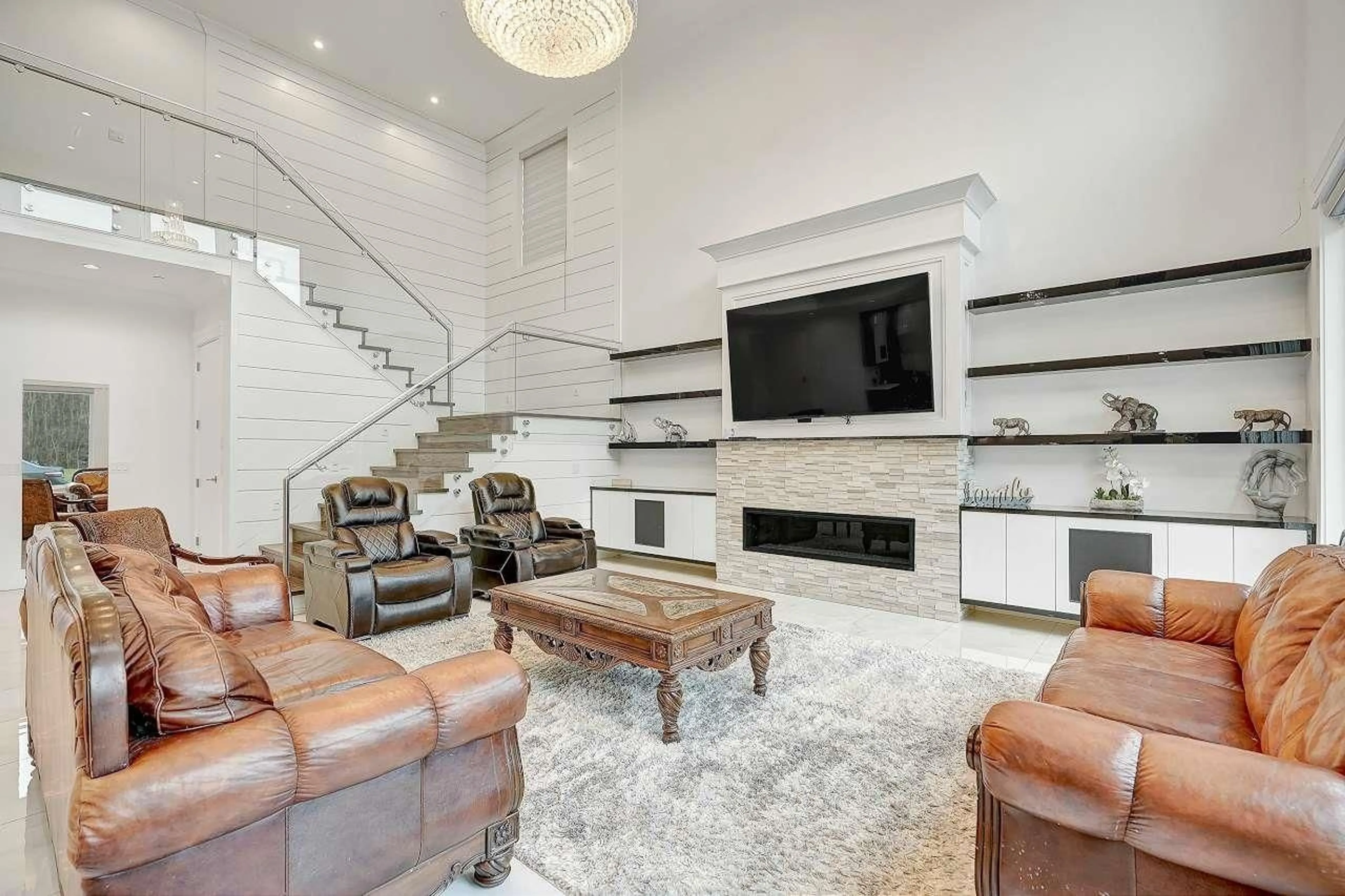 Living room with furniture, unknown for 31733 KENNEY AVENUE, Mission British Columbia V4S1E4