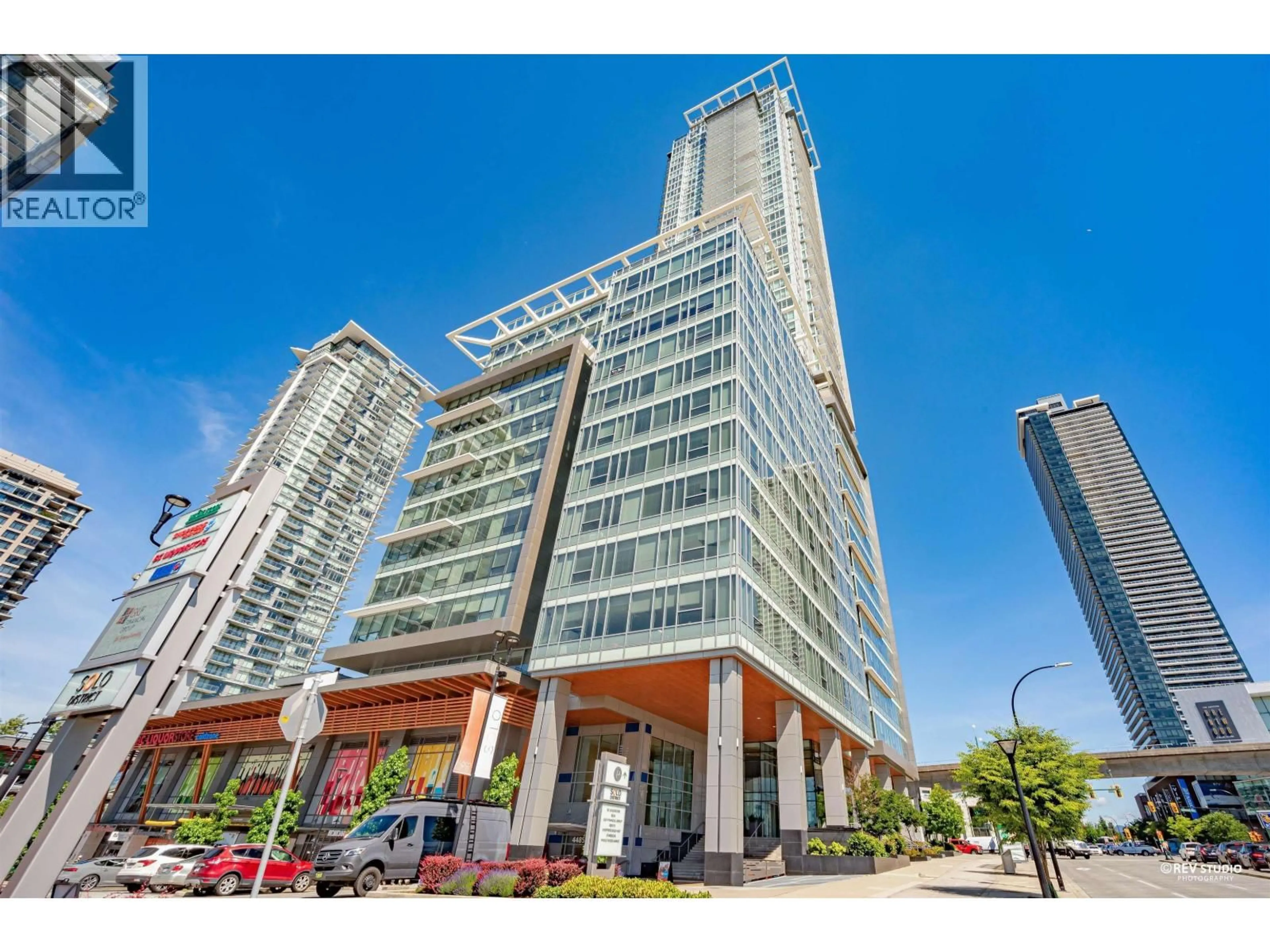 Indoor foyer for 4104 - 4485 SKYLINE DRIVE, Burnaby British Columbia V5C0J2