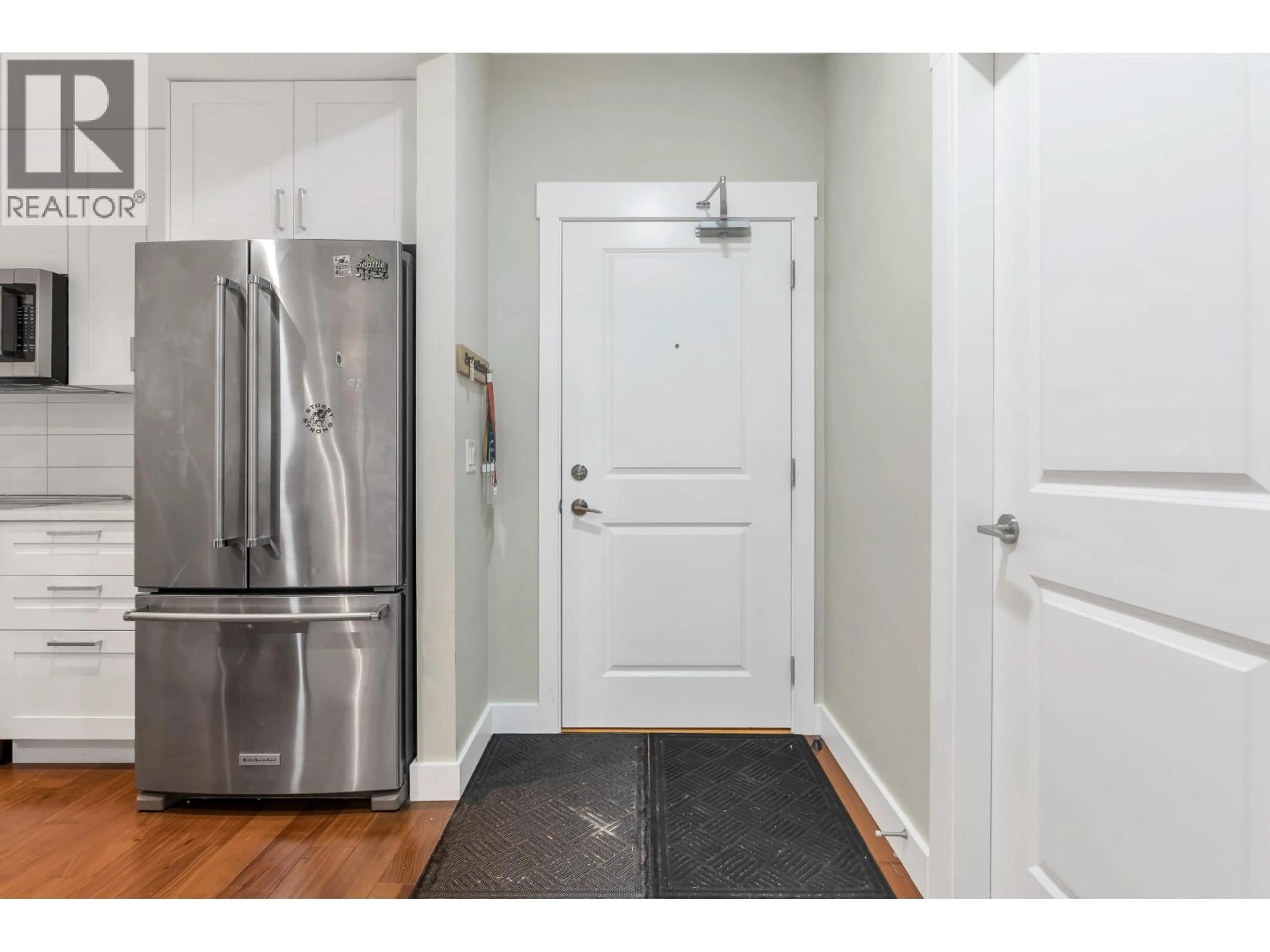 Indoor entryway for 106 - 1166 54A STREET, Delta British Columbia V4M4B5