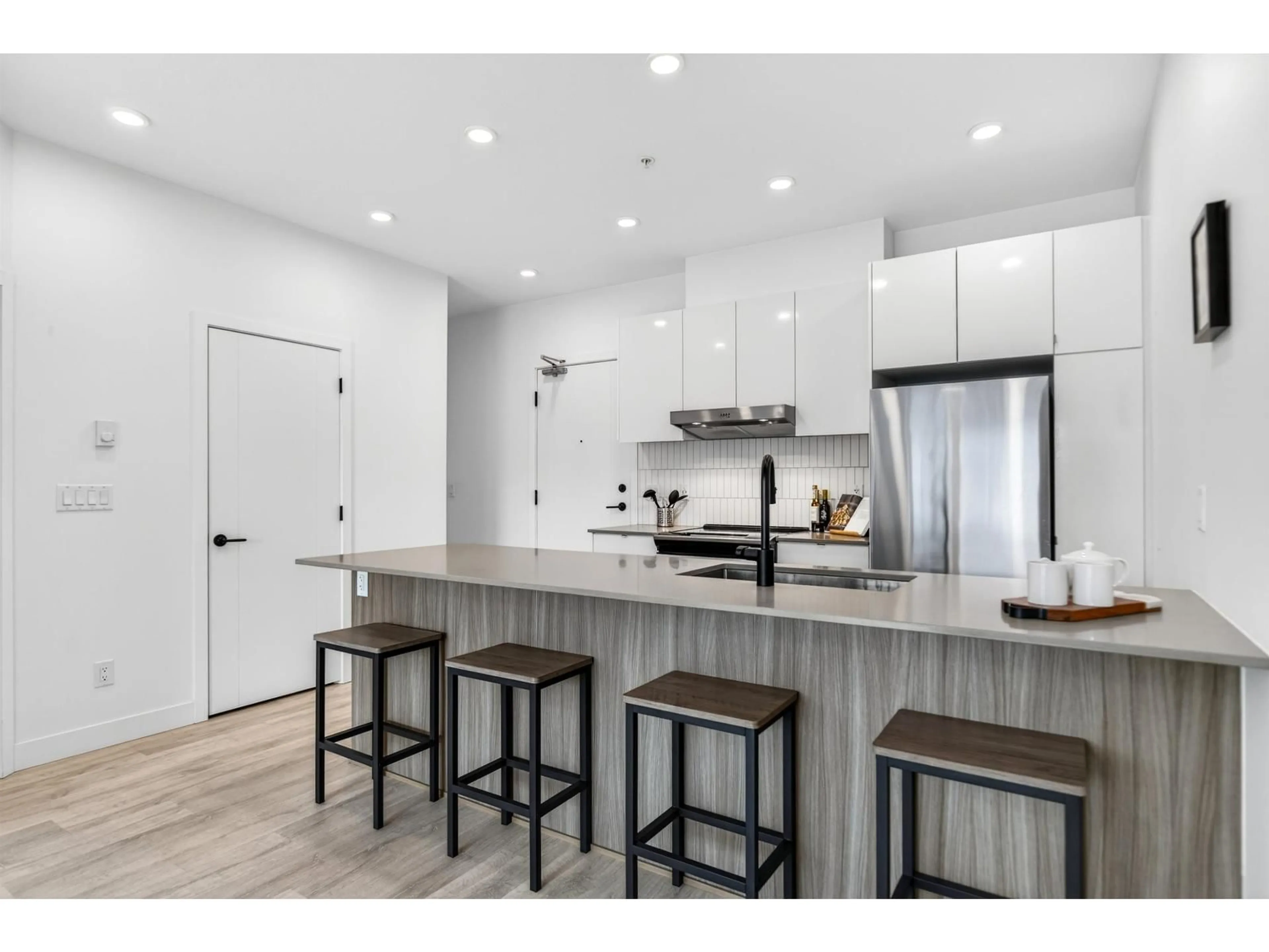 Open concept kitchen, wood/laminate floor for 608 - 32838 LANDEAU PLACE, Abbotsford British Columbia V2S0M6