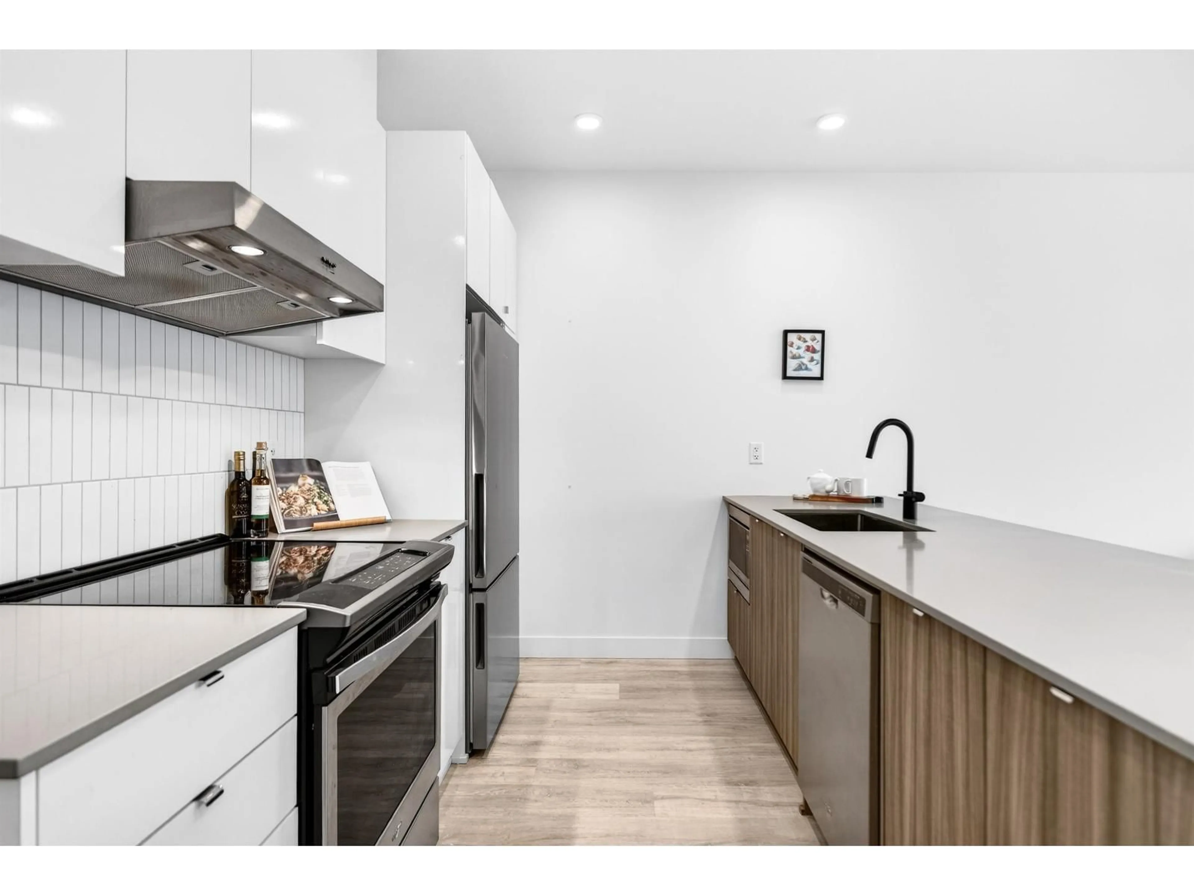 Open concept kitchen, unknown for 608 - 32838 LANDEAU PLACE, Abbotsford British Columbia V2S0M6