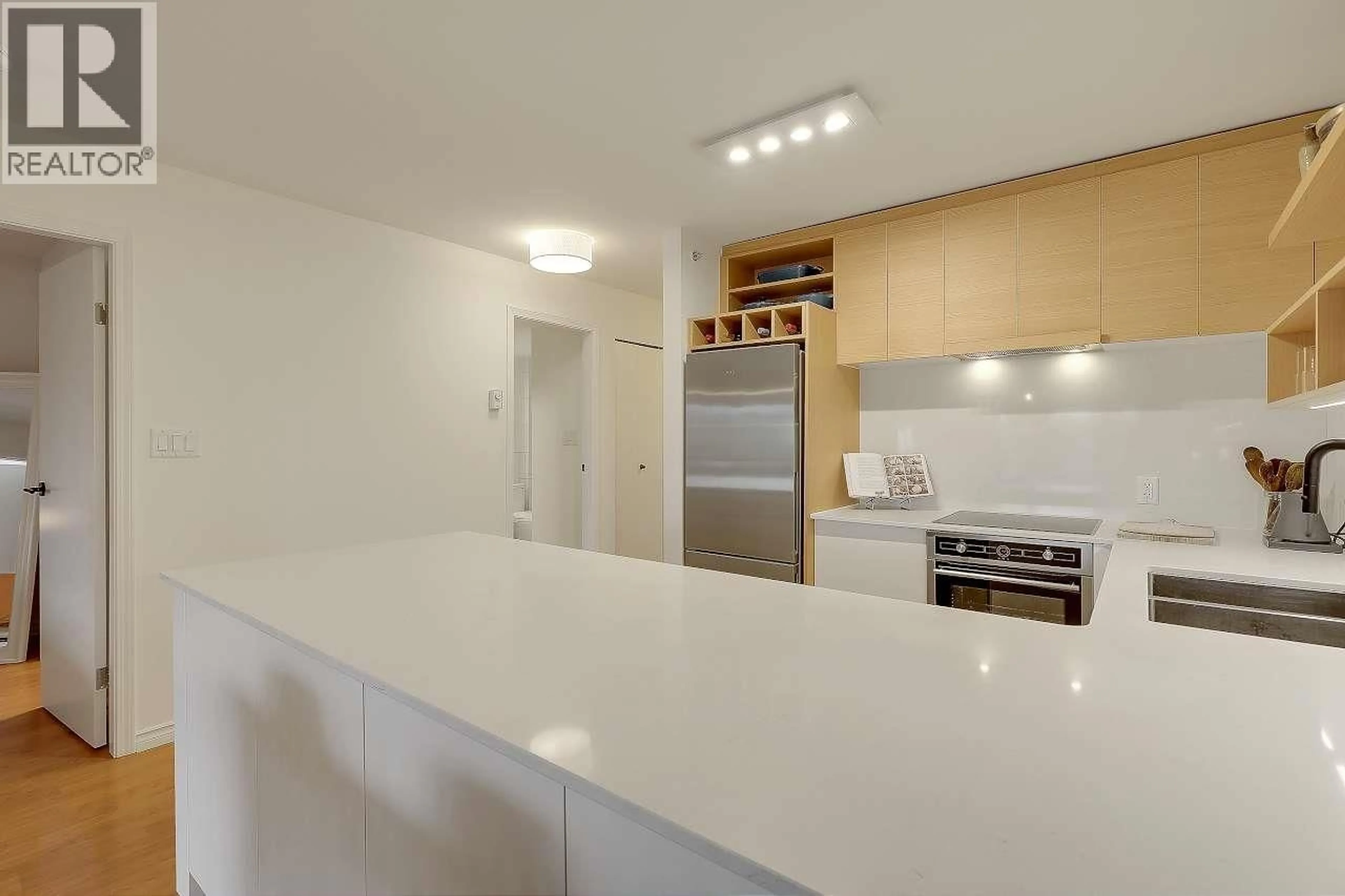 Standard kitchen, unknown for 305 - 4868 FRASER STREET, Vancouver British Columbia V5V4H5