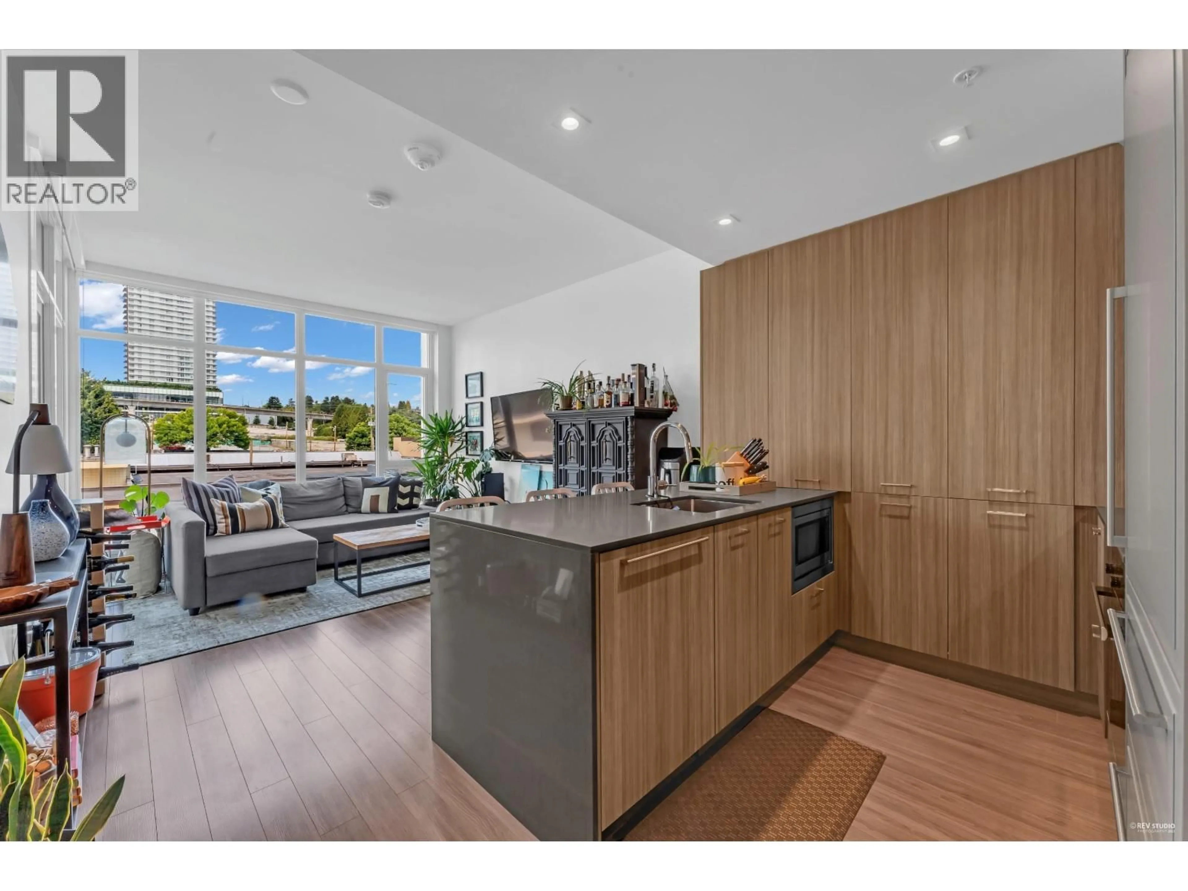 Open concept kitchen, wood/laminate floor for 407 - 2288 ALPHA AVENUE, Burnaby British Columbia V5C0L9