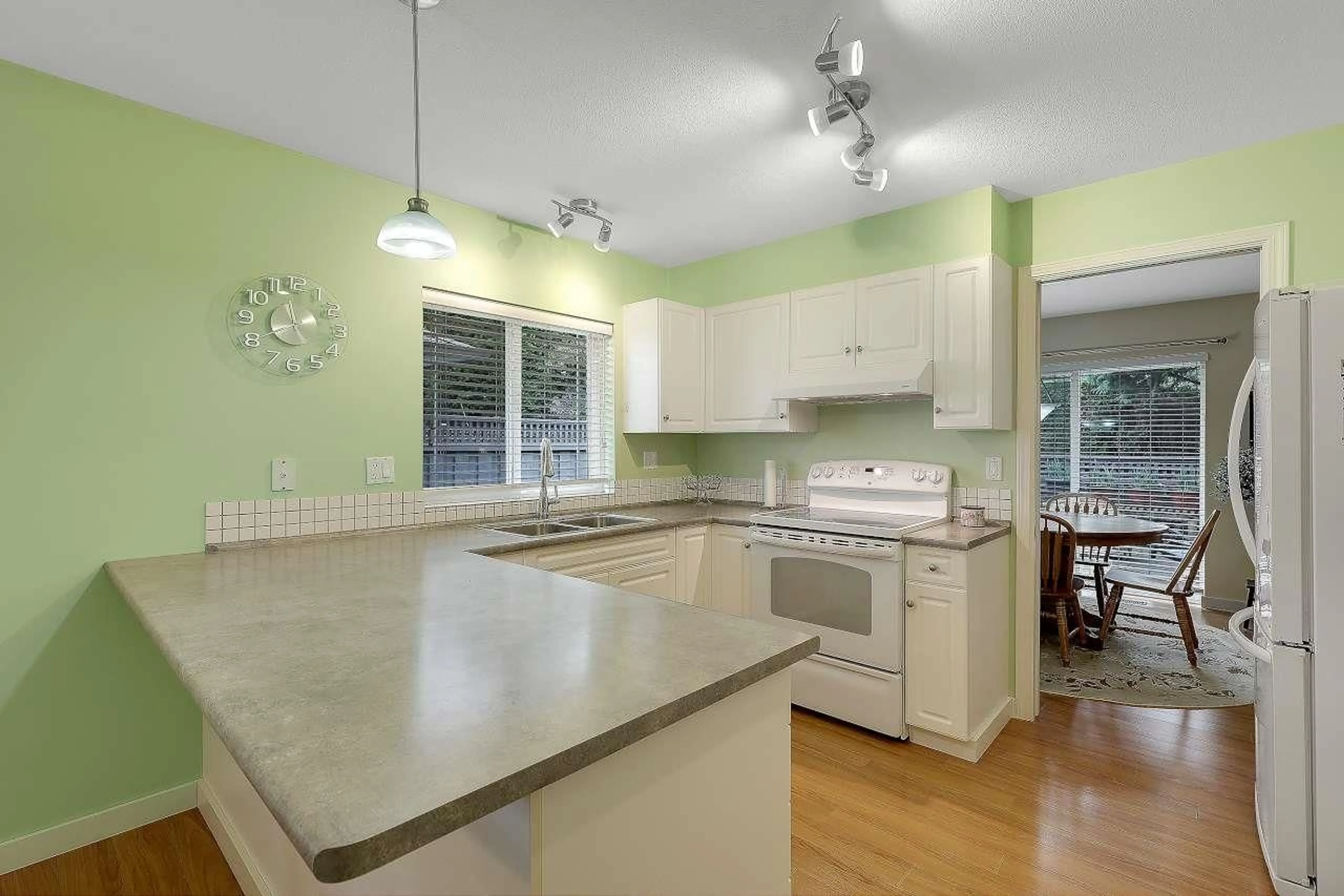 Open concept kitchen, ceramic/tile floor for 208 - 16233 82 AVENUE, Surrey British Columbia V4N0P7