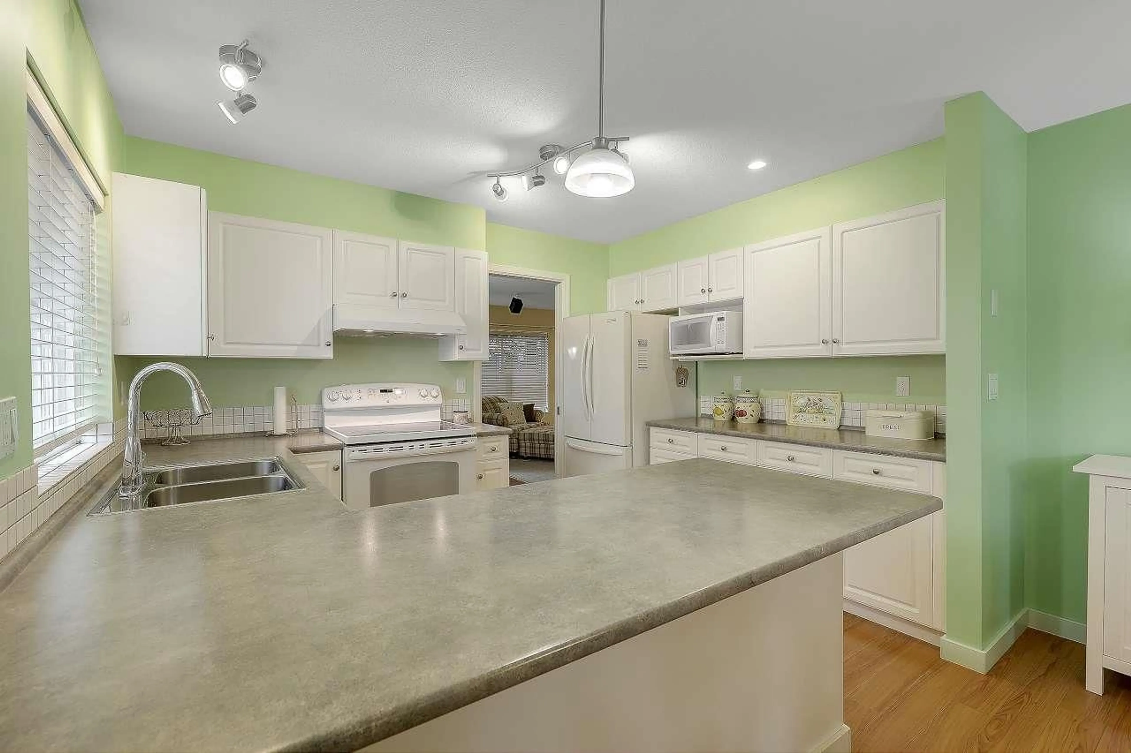 Open concept kitchen, ceramic/tile floor for 208 - 16233 82 AVENUE, Surrey British Columbia V4N0P7