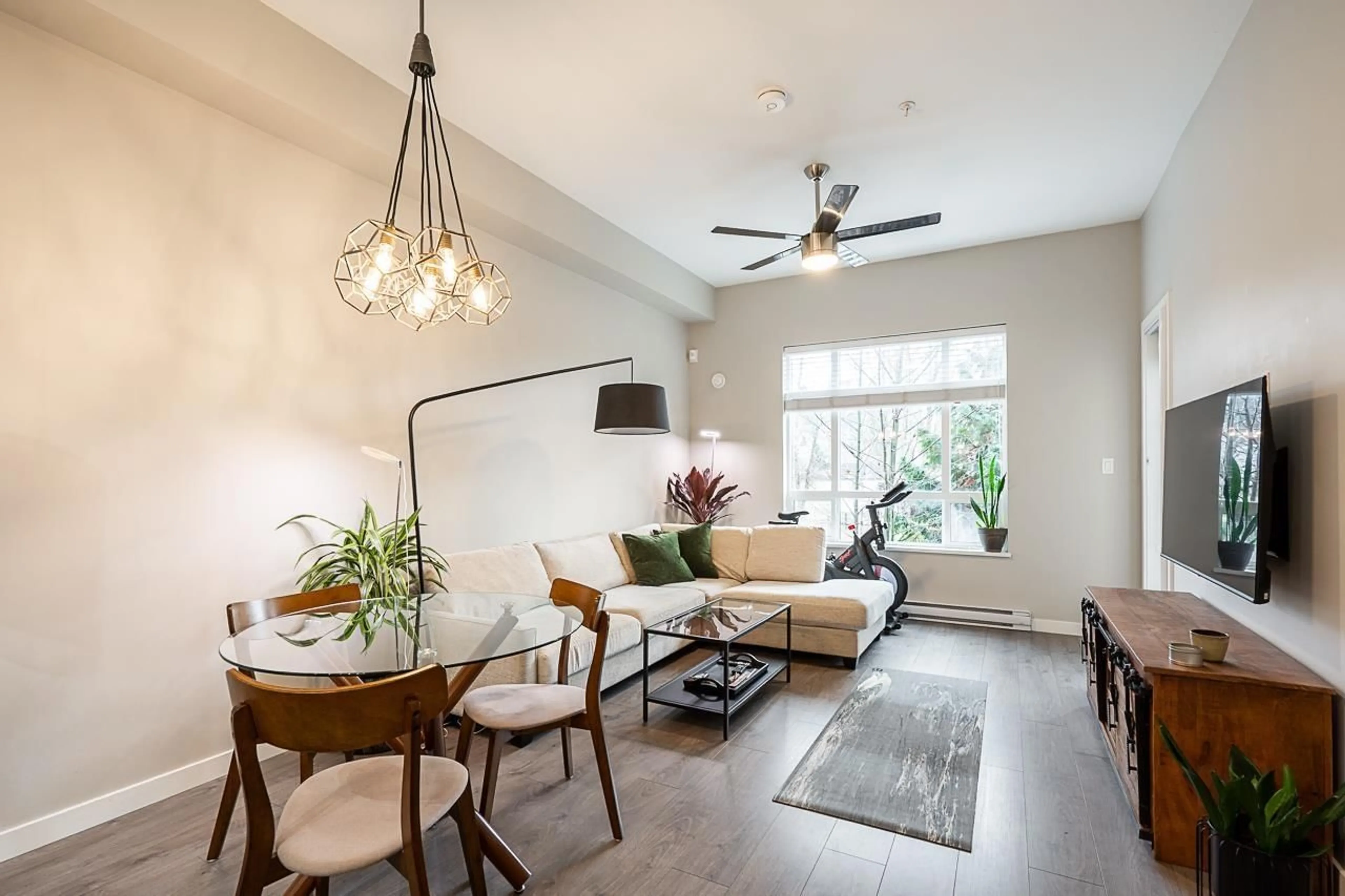 Living room with furniture, unknown for F110 - 20211 66 AVENUE, Langley British Columbia V2Y0L4