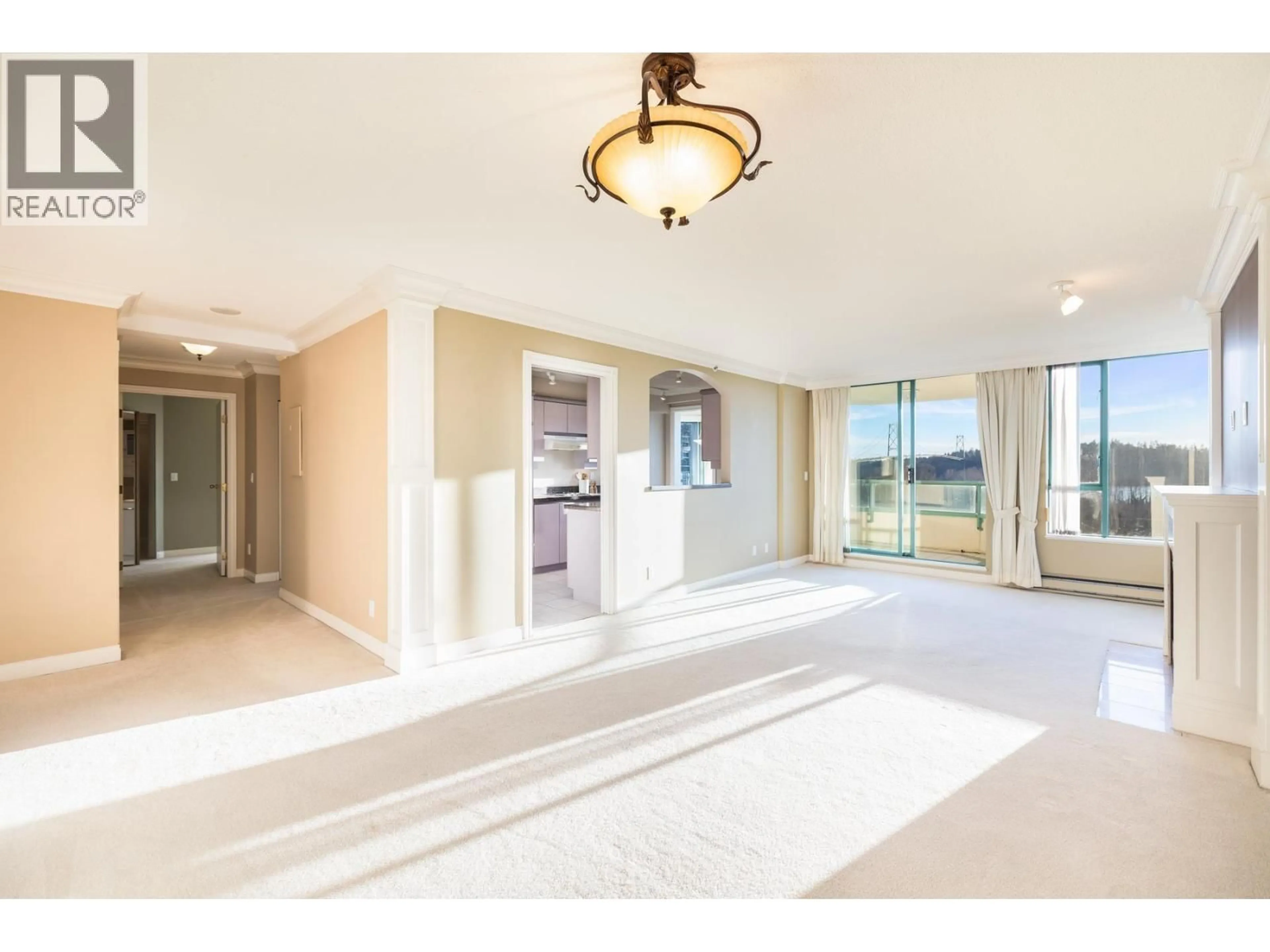 Indoor foyer for 12C - 338 TAYLOR WAY, West Vancouver British Columbia V7T2Y1