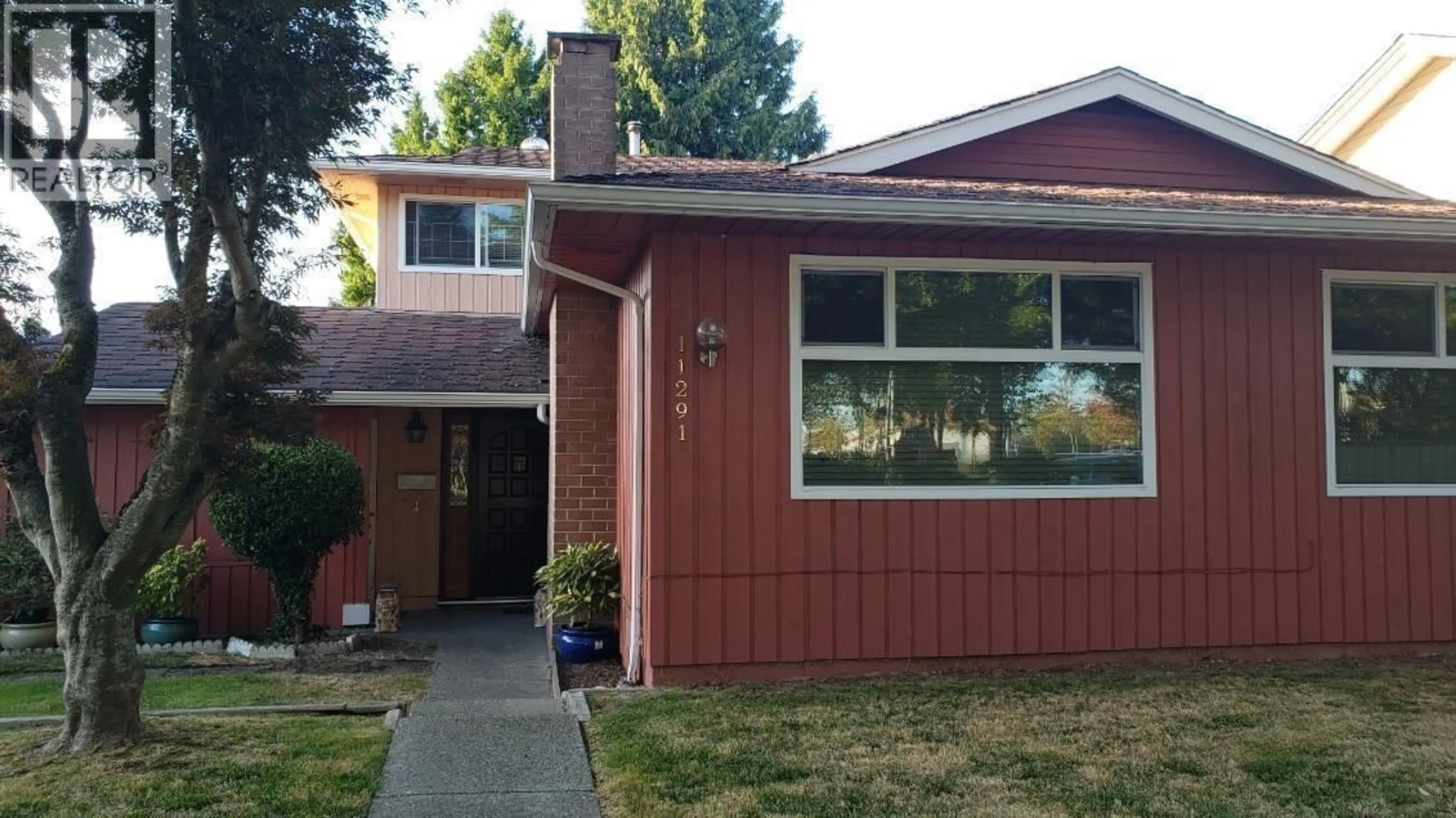 Home with vinyl exterior material, street for 11291 STEVESTON HIGHWAY, Richmond British Columbia V7A1N8