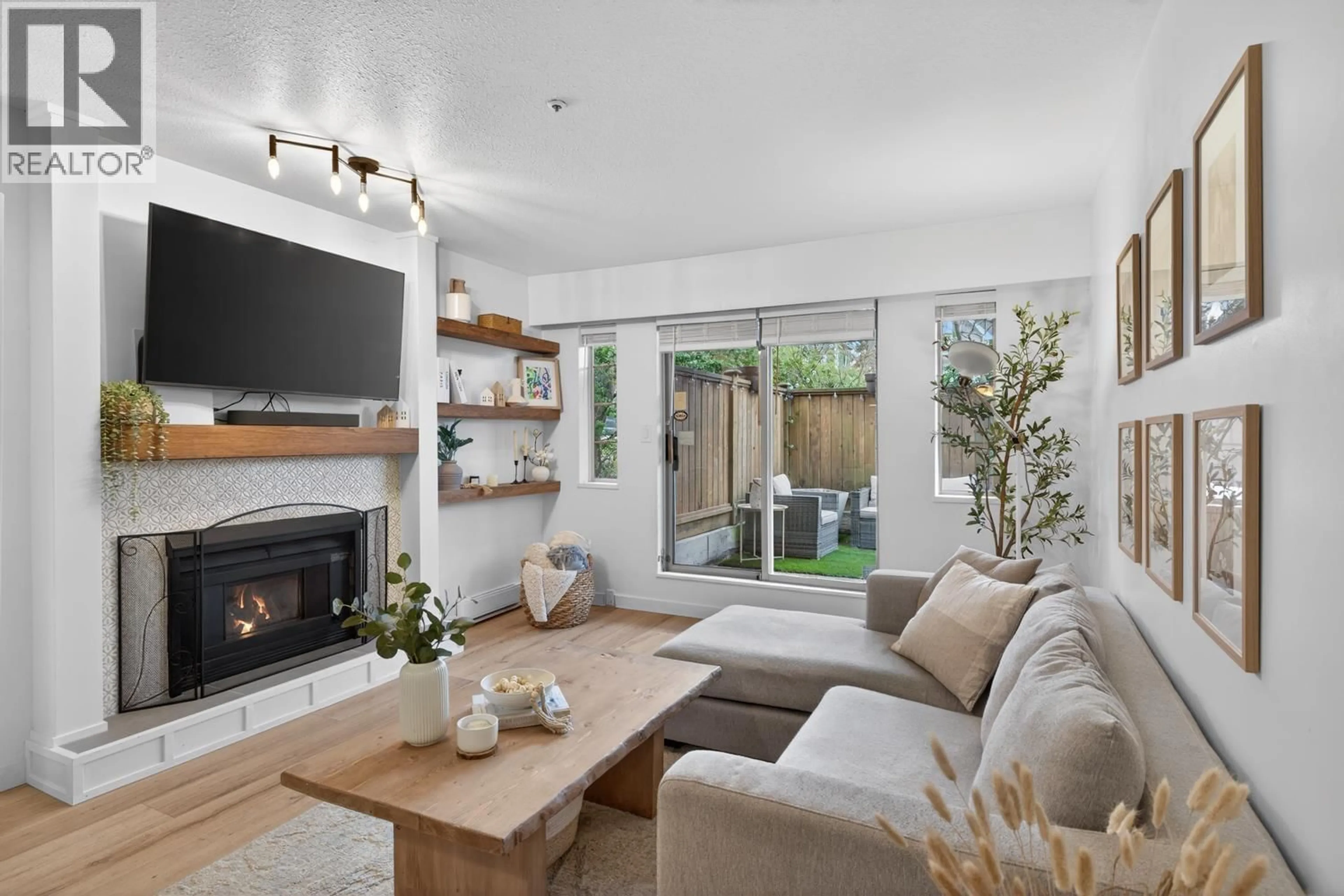 Living room with furniture, unknown for 101 - 1689 4TH AVENUE, Vancouver British Columbia V5N1J7