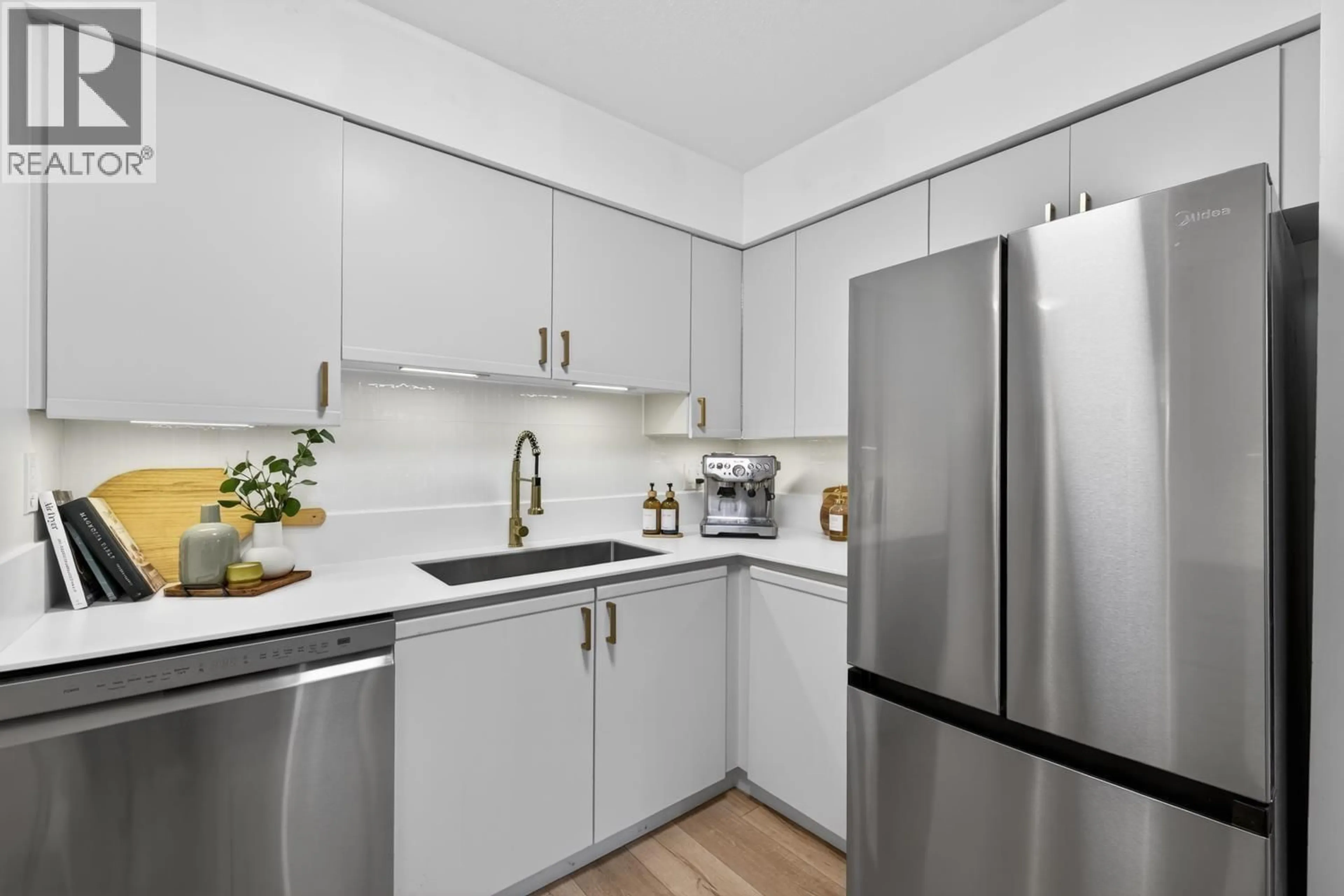 Standard kitchen, unknown for 101 - 1689 4TH AVENUE, Vancouver British Columbia V5N1J7