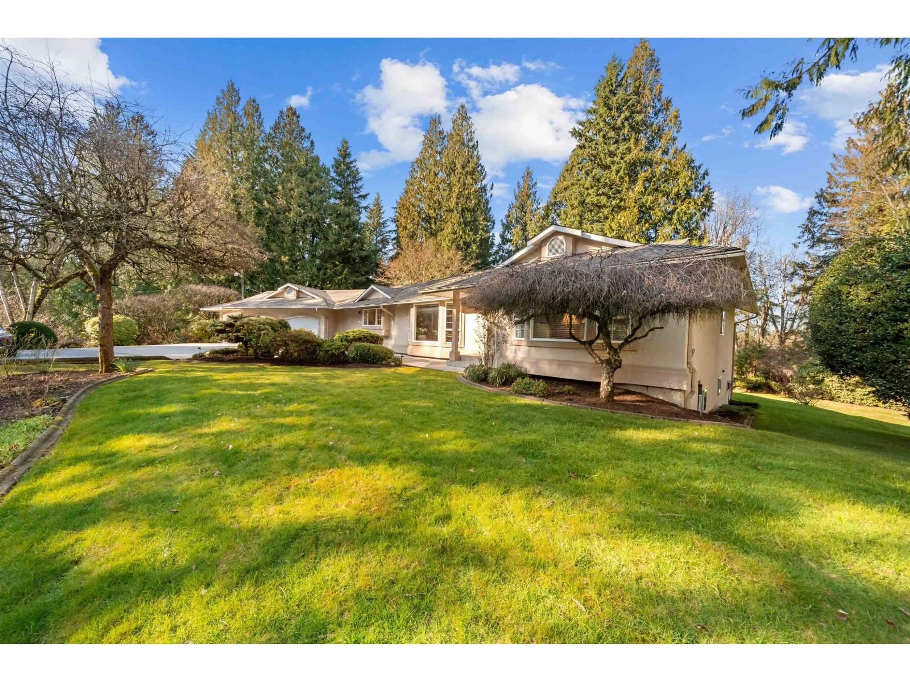 A pic from outside/outdoor area/front of a property/back of a property/a pic from drone, unknown for 31553 BROOKSIDE AVENUE, Abbotsford British Columbia V2T5W6