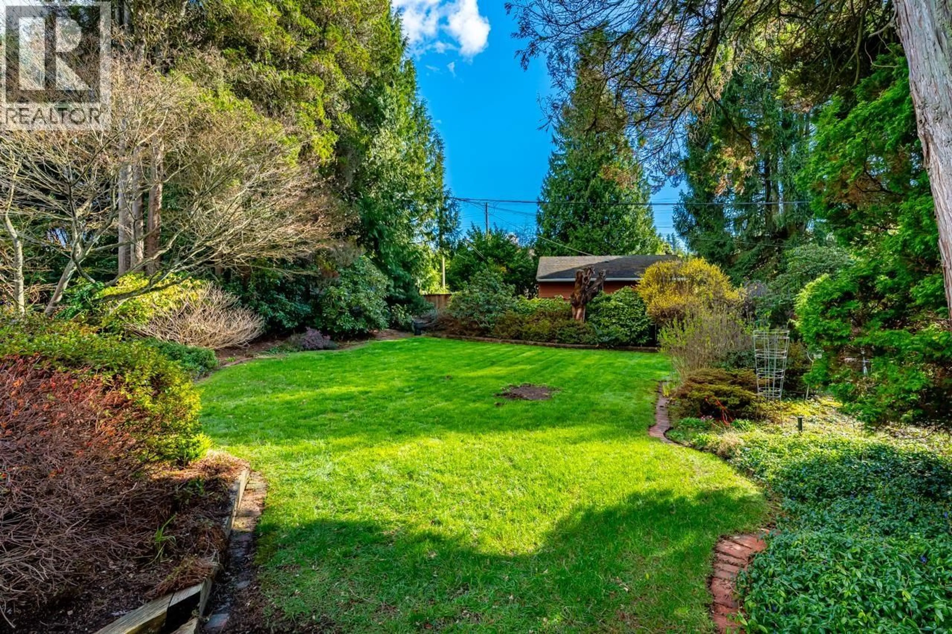 A pic from outside/outdoor area/front of a property/back of a property/a pic from drone, forest/trees view for 908 STANTON AVENUE, Coquitlam British Columbia V3J4V2