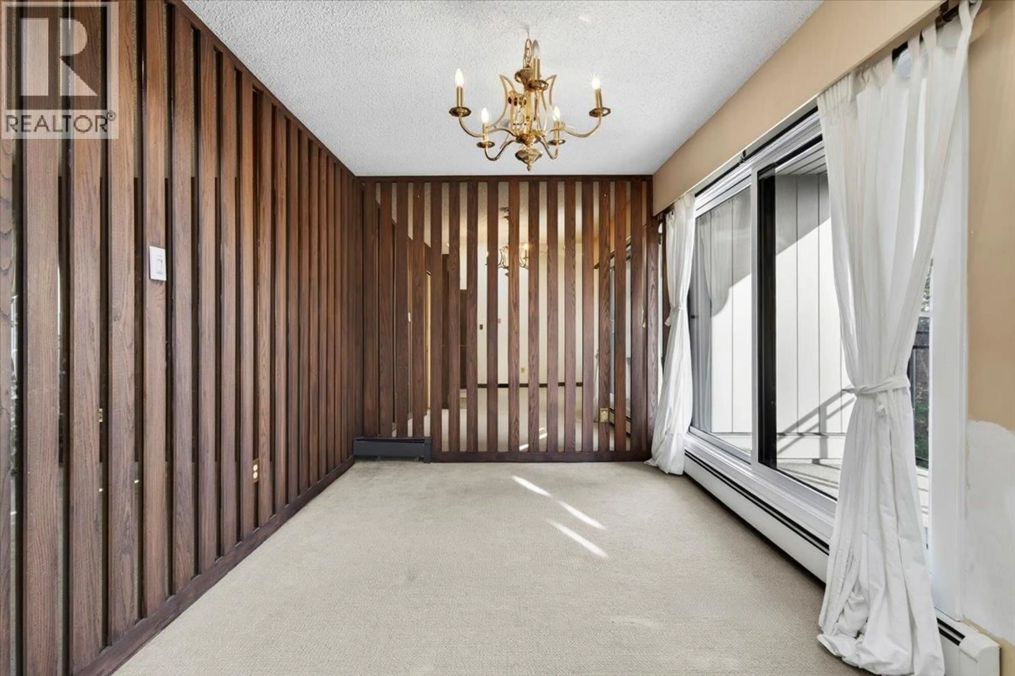 Indoor foyer for 403 - 1340 DUCHESS AVENUE, West Vancouver British Columbia V7T1H6