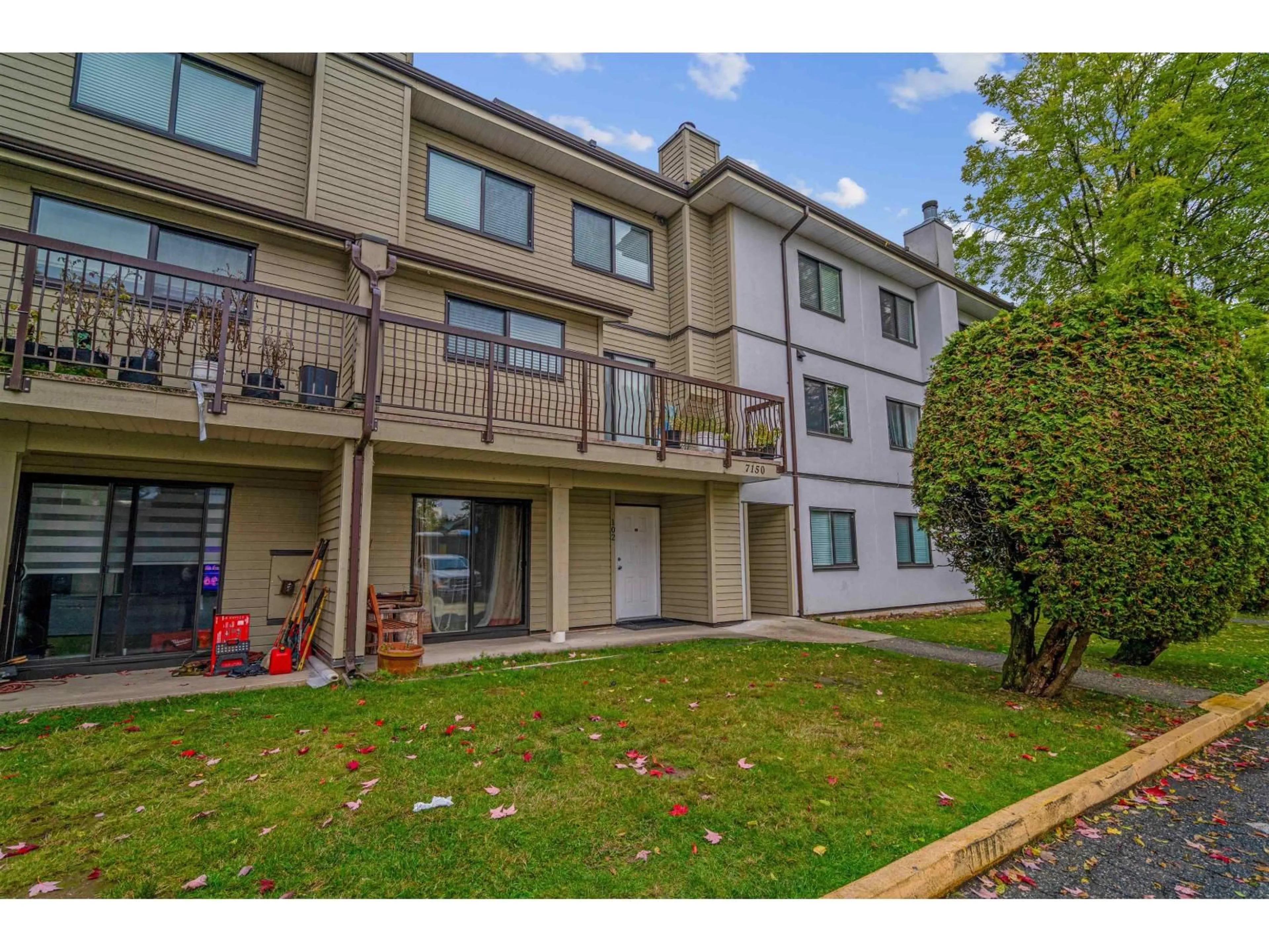 Patio, unknown for 102 - 7150 133 STREET, Surrey British Columbia V3W7Z7