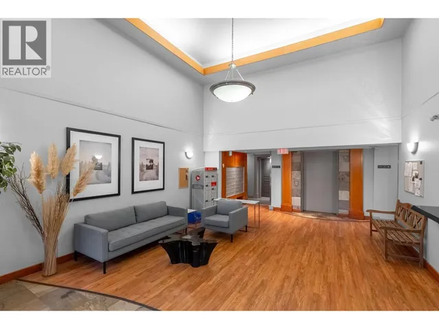 302 - 333 1ST STREET, North Vancouver 2