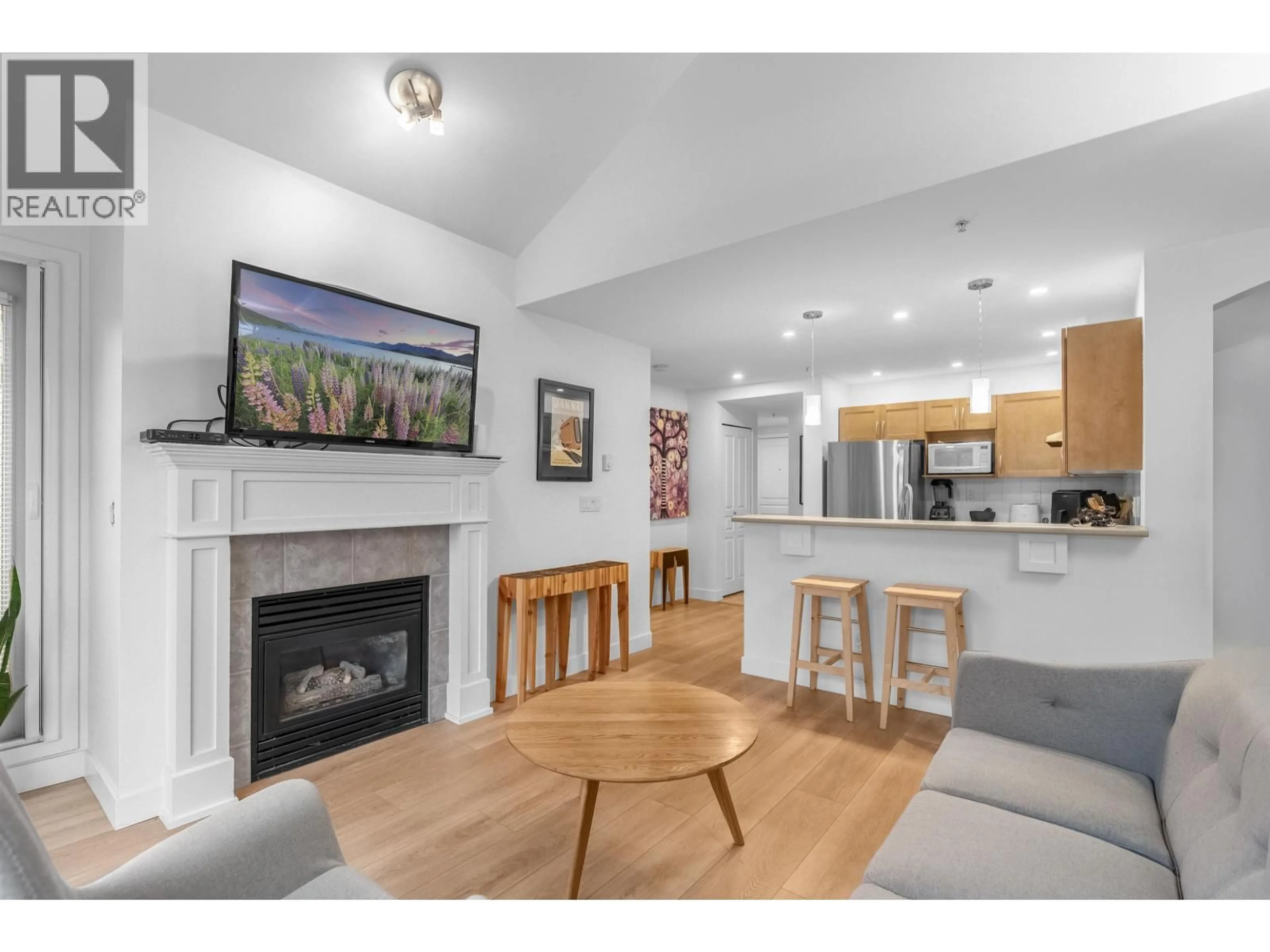 Unknown for 302 - 333 1ST STREET, North Vancouver British Columbia V7L4W9