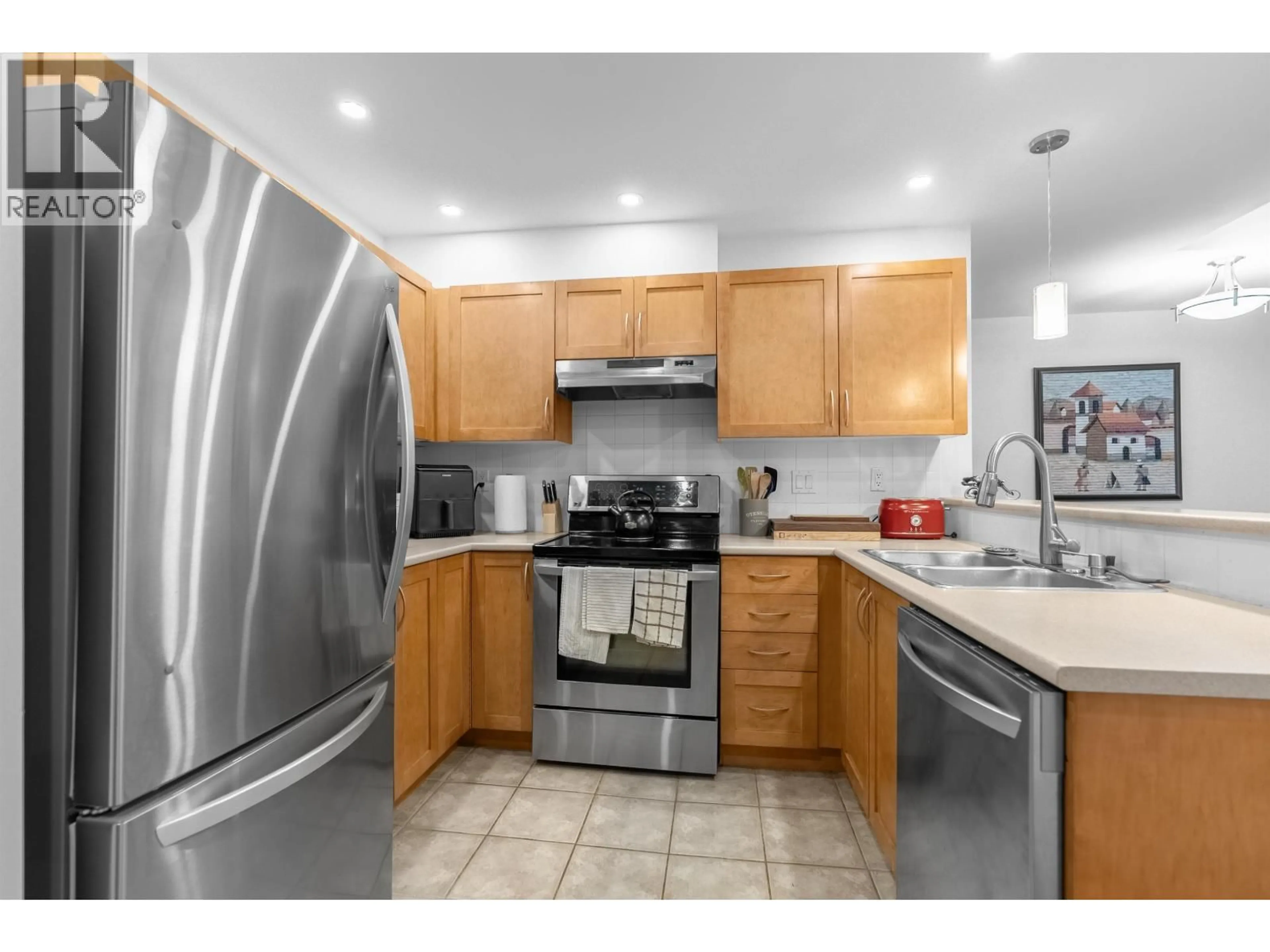 Standard kitchen, unknown for 302 - 333 1ST STREET, North Vancouver British Columbia V7L4W9