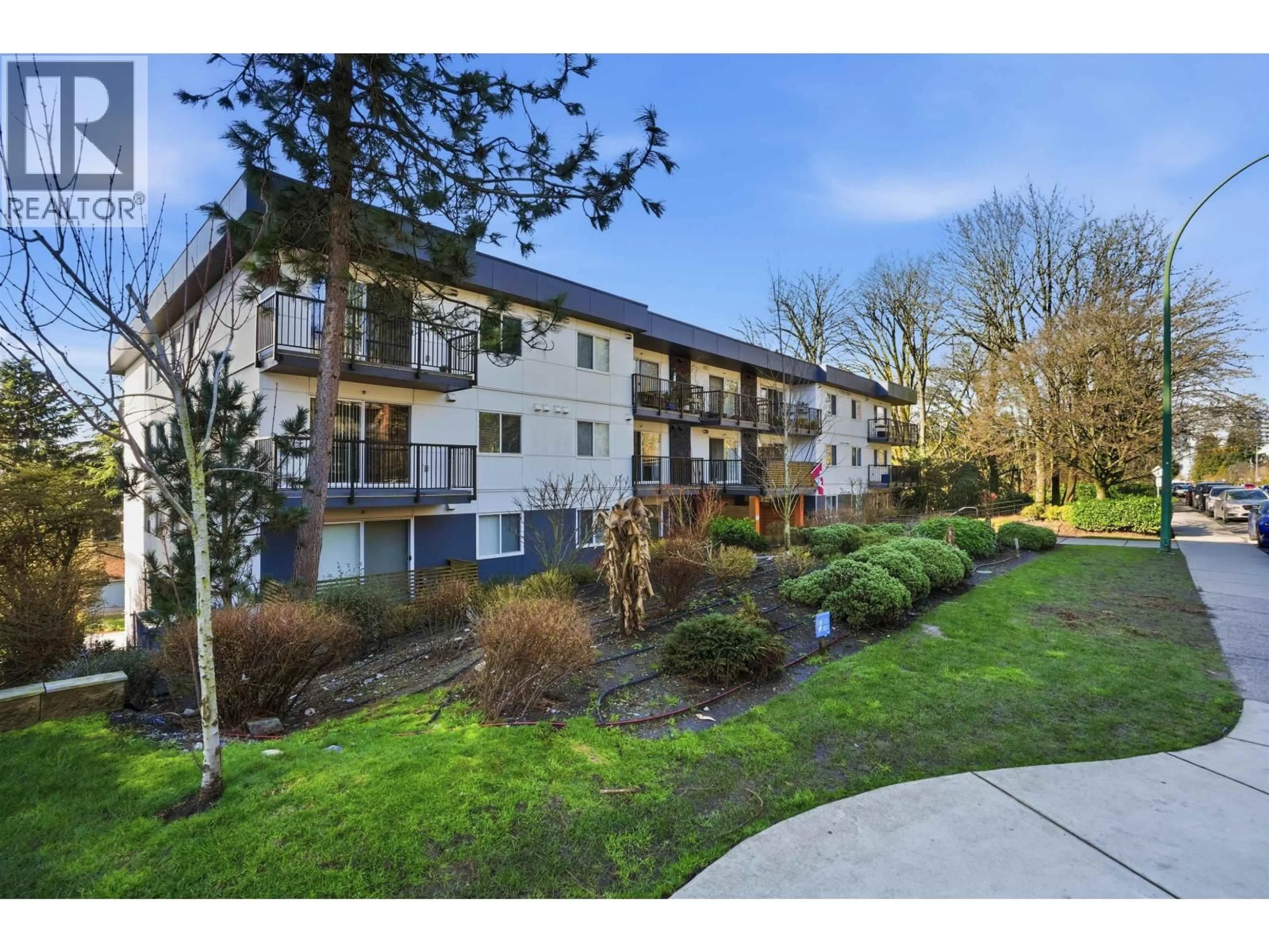 A pic from outside/outdoor area/front of a property/back of a property/a pic from drone, unknown for 303 - 357 2ND STREET, North Vancouver British Columbia V7L1C6