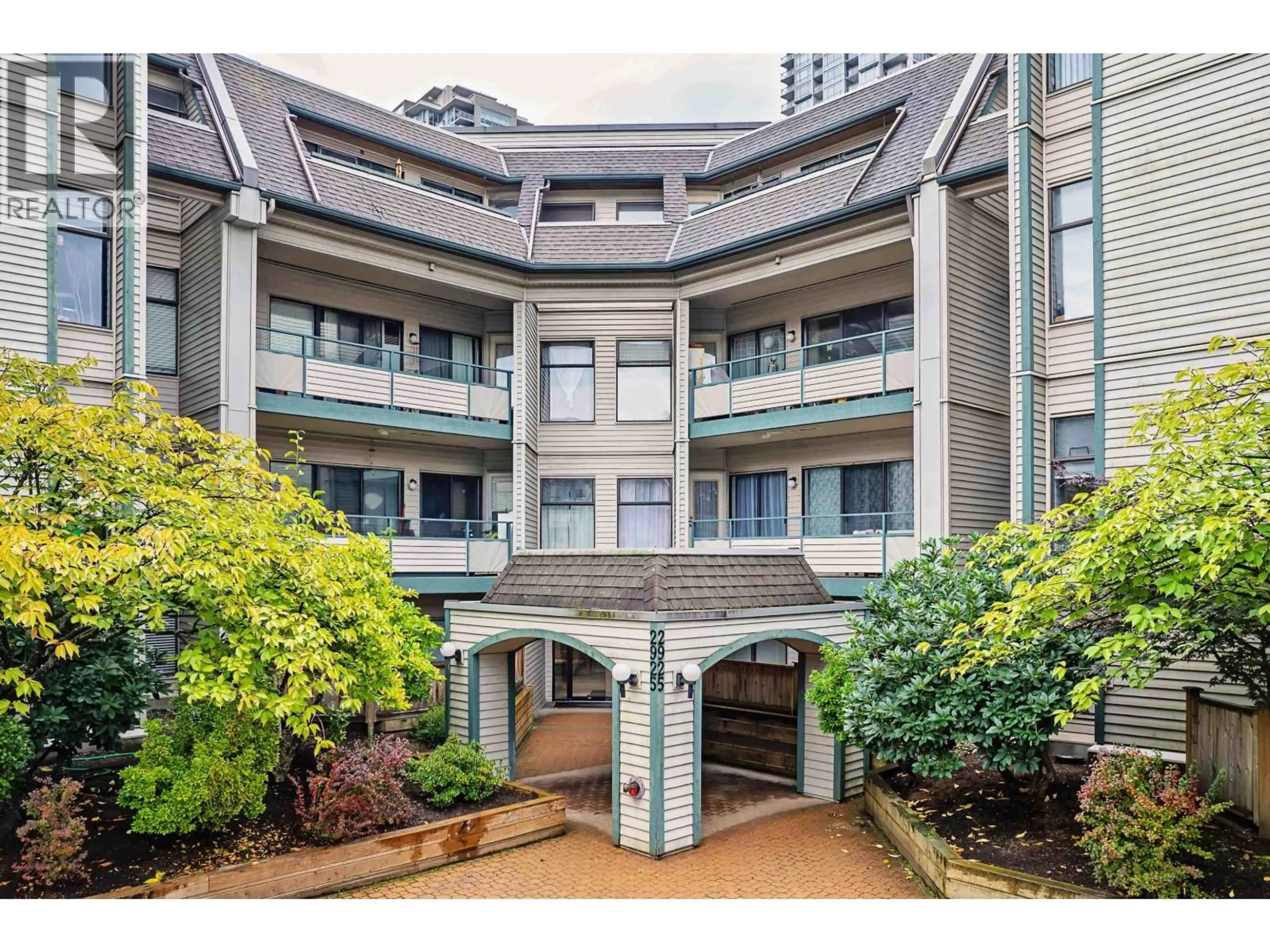 Indoor foyer for 305 - 2925 GLEN DRIVE, Coquitlam British Columbia V3B7H9