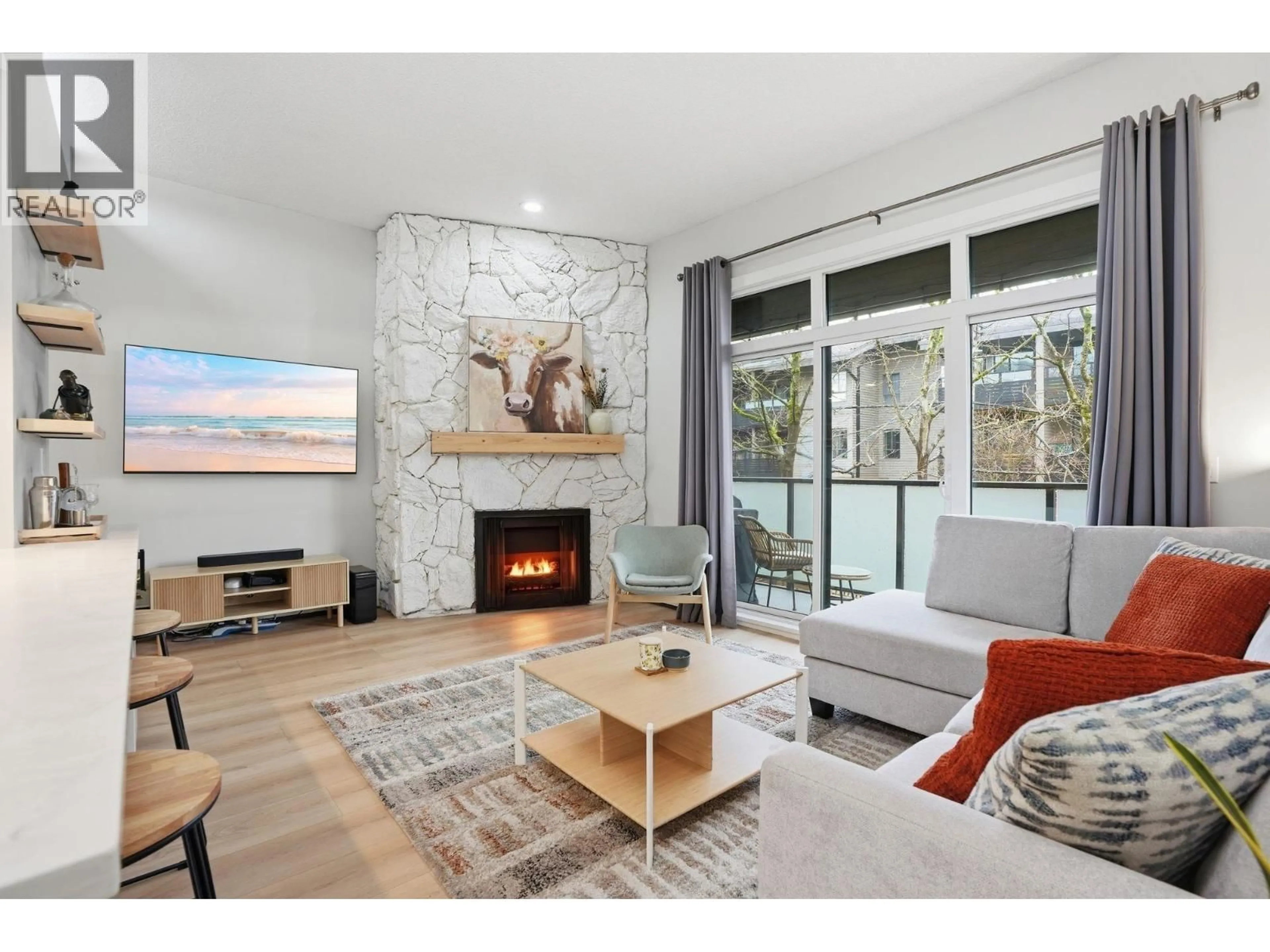 Living room with furniture, unknown for 303 - 1516 CHARLES STREET, Vancouver British Columbia V5L2T1