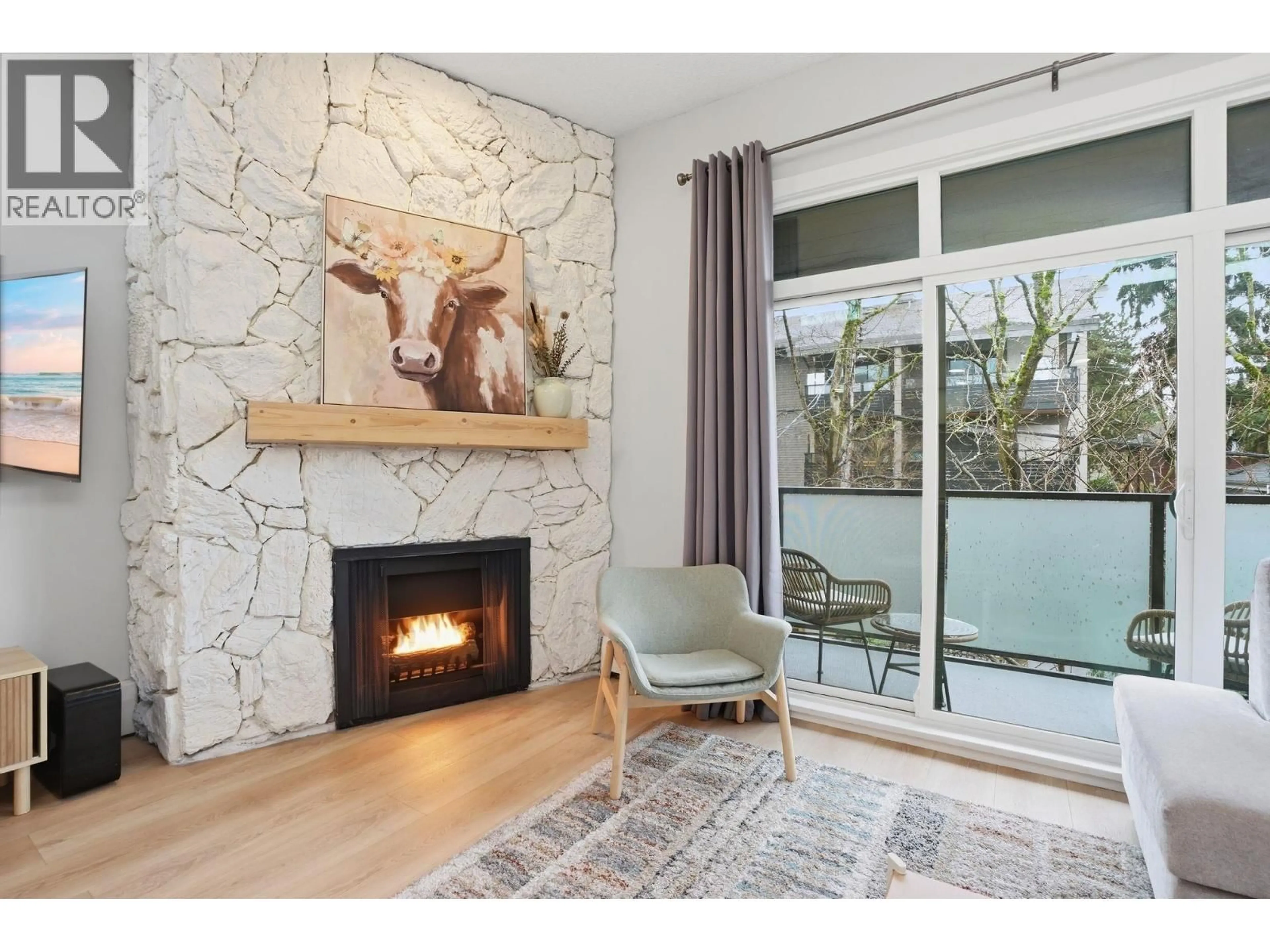 Living room with furniture, unknown for 303 - 1516 CHARLES STREET, Vancouver British Columbia V5L2T1