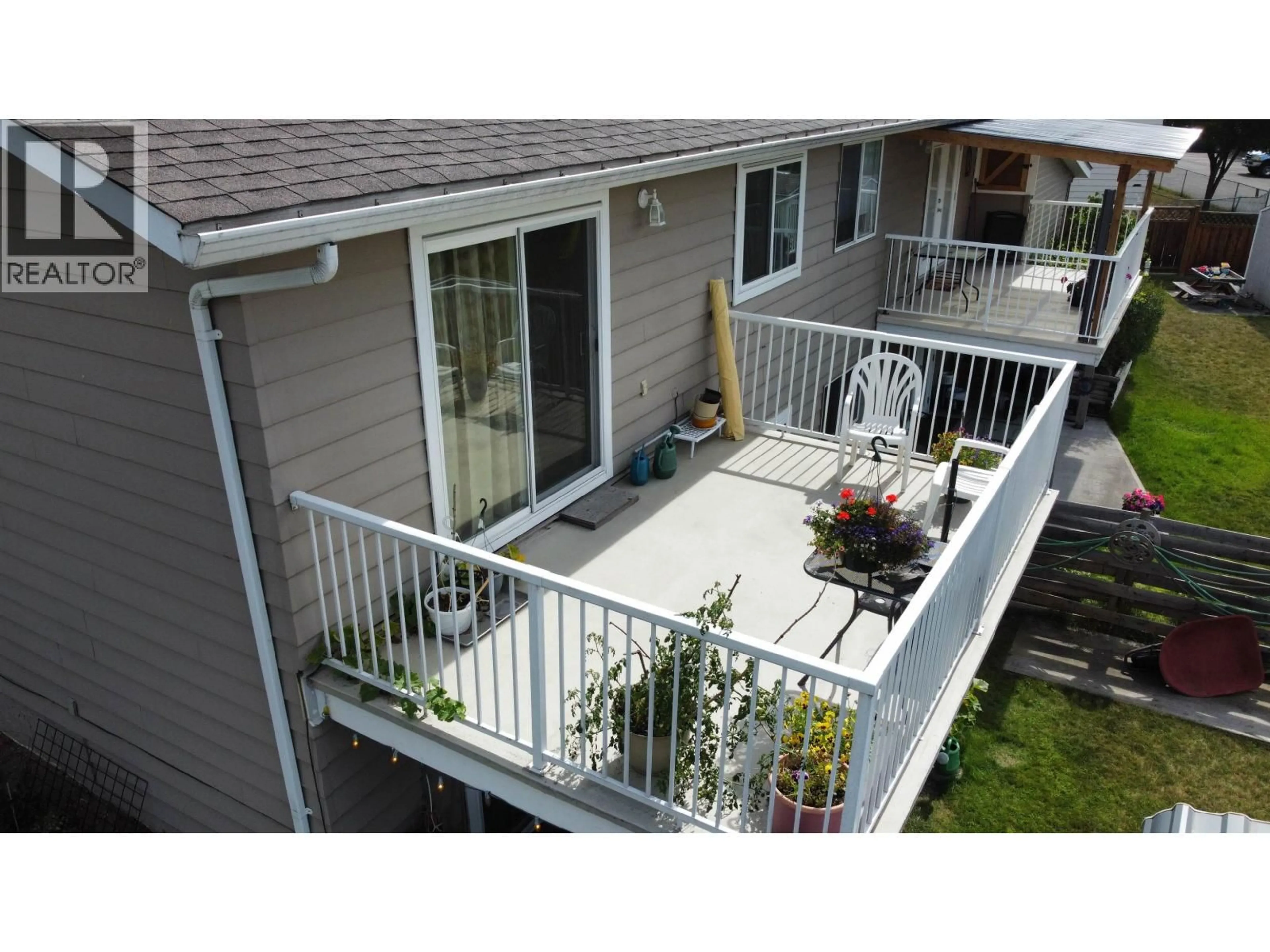 Patio, unknown for 238 ELM AVENUE, 100 Mile House British Columbia V0K2E0