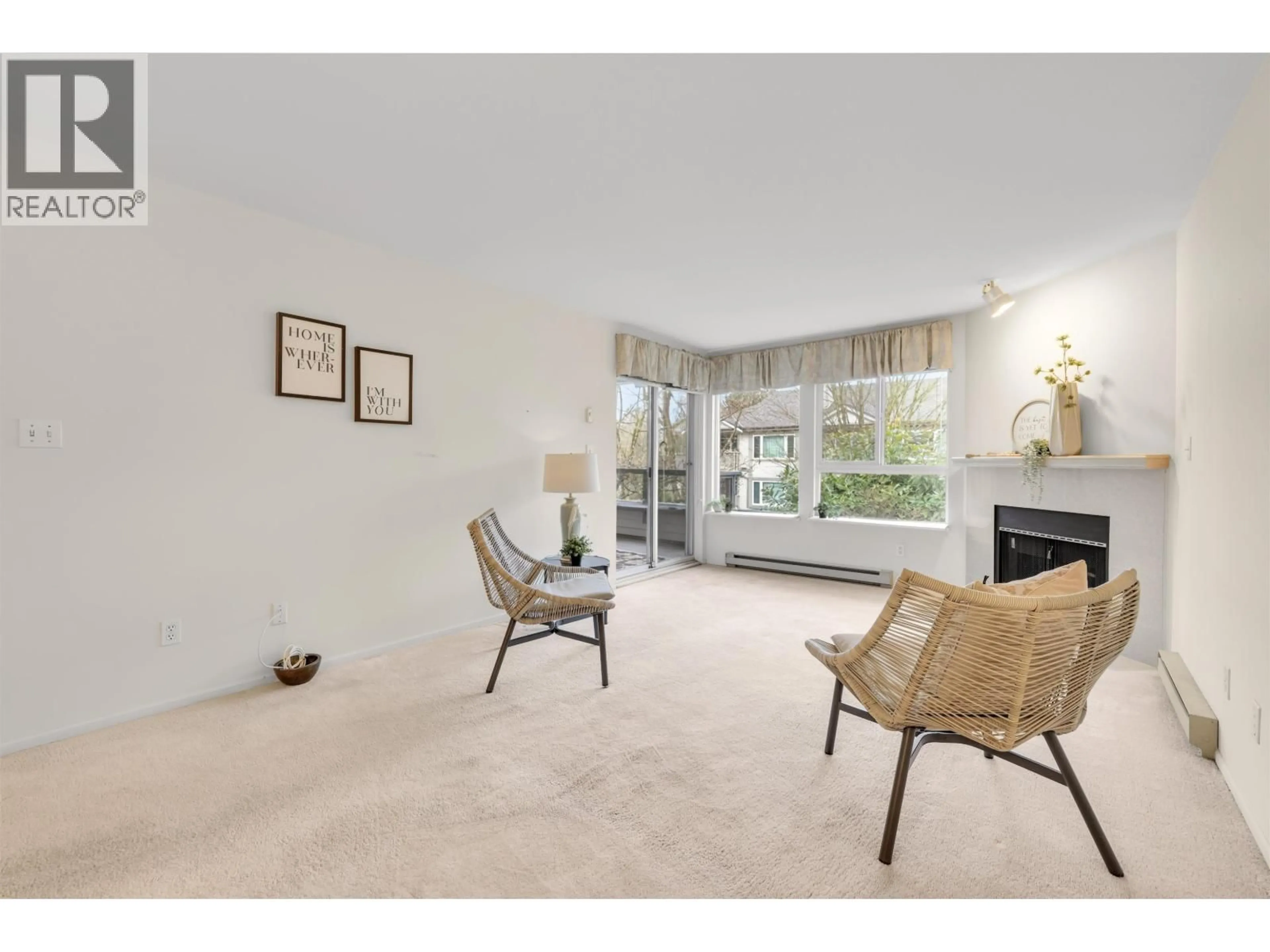 Living room with furniture, carpet floor for 209 - 7465 SANDBORNE AVENUE, Burnaby British Columbia V3N4W7