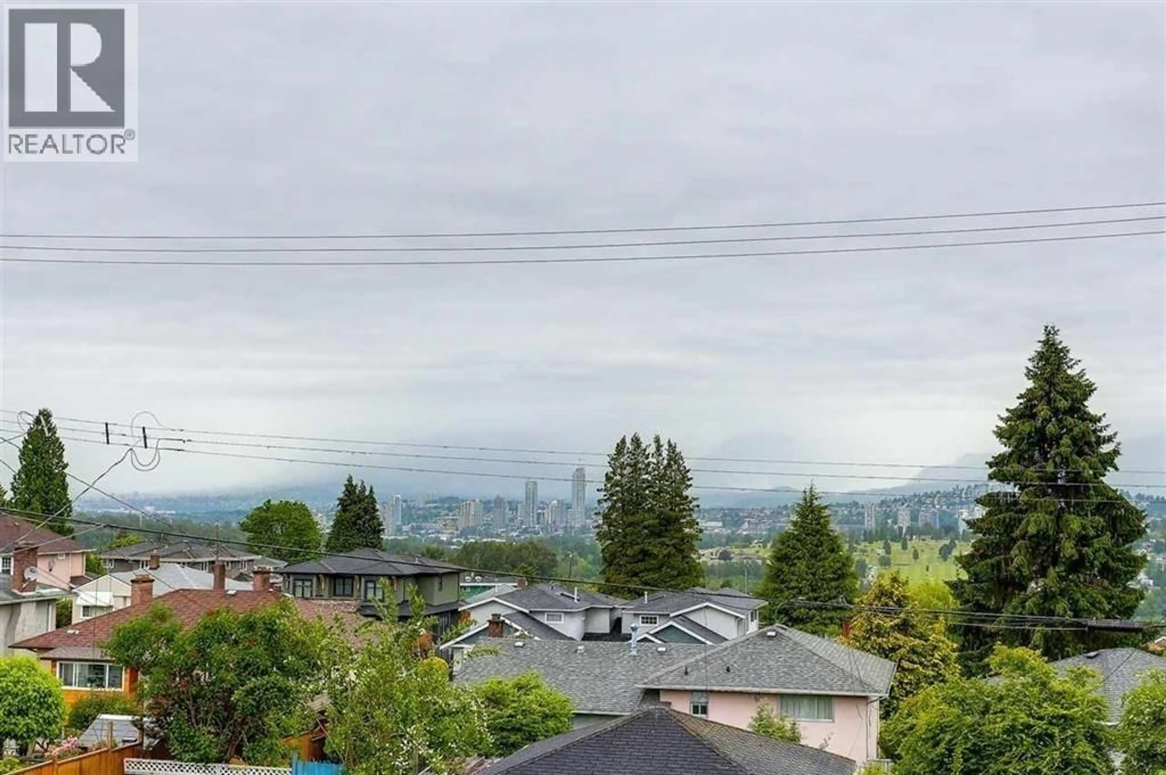 A pic from outside/outdoor area/front of a property/back of a property/a pic from drone, mountain view for 5097 DOVER STREET, Burnaby British Columbia V5H1R4