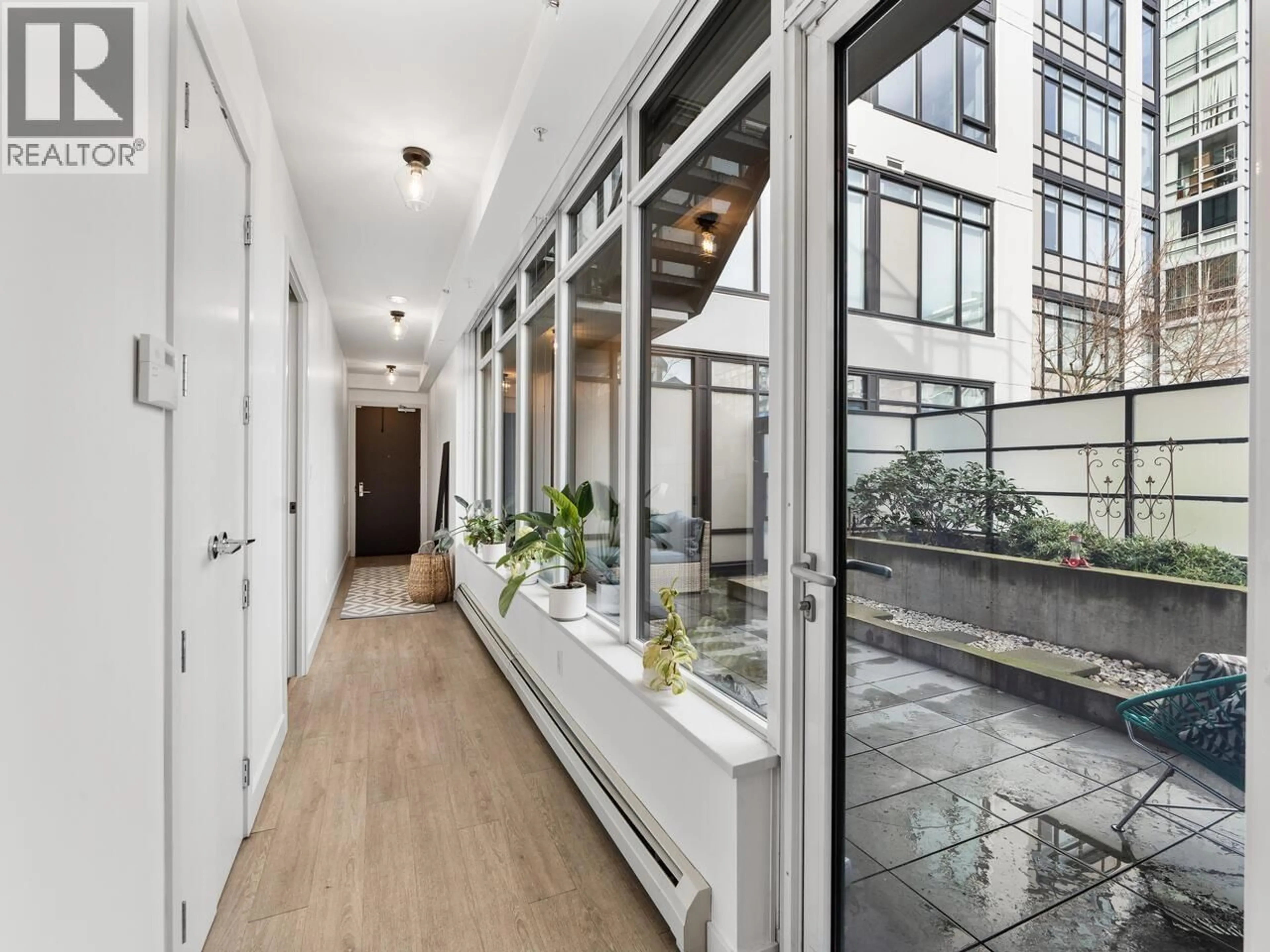 Indoor entryway for 201 - 1788 ONTARIO STREET, Vancouver British Columbia V5T0G3