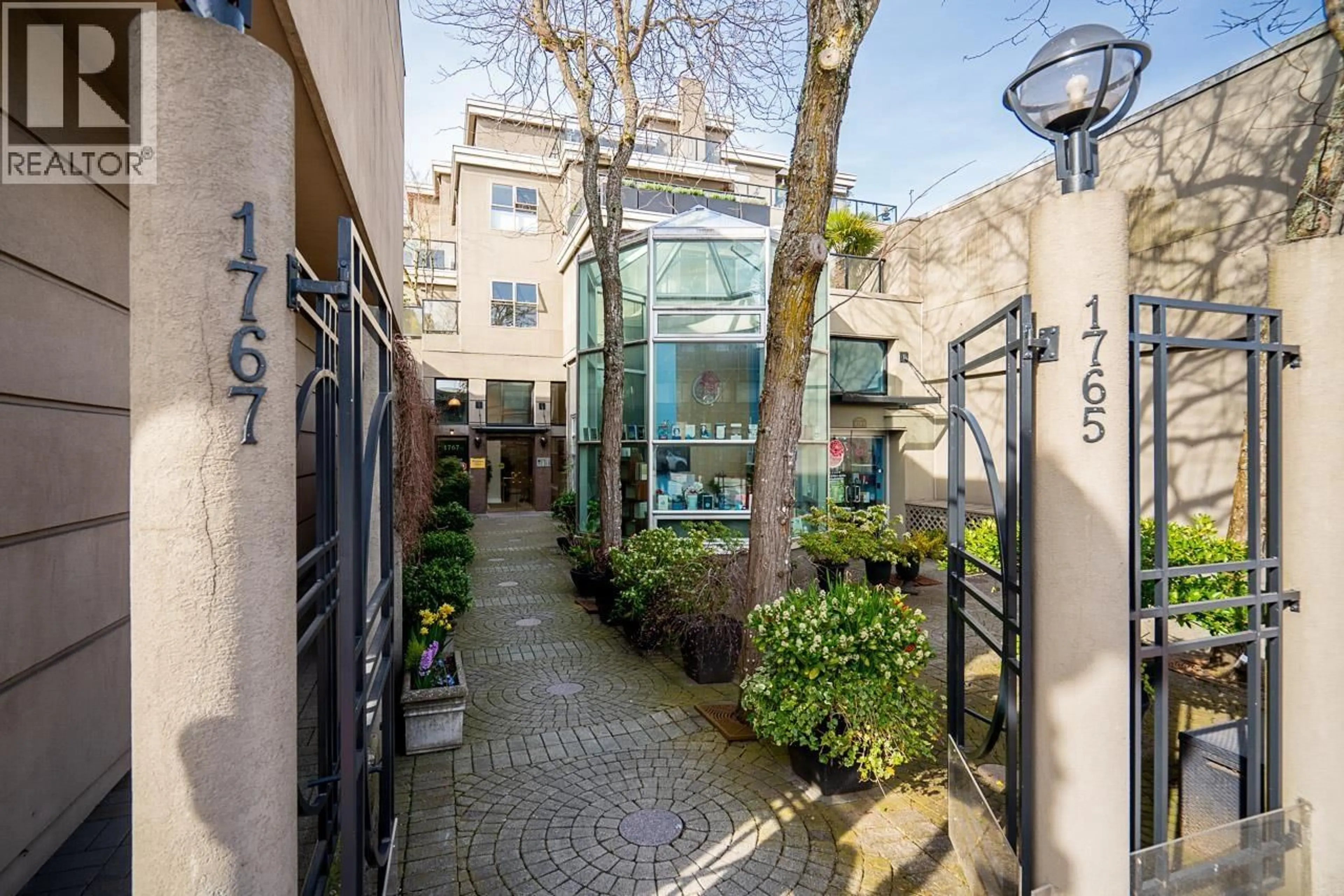 Patio, street for 204 - 1765 MARINE DRIVE, West Vancouver British Columbia V7V1J5