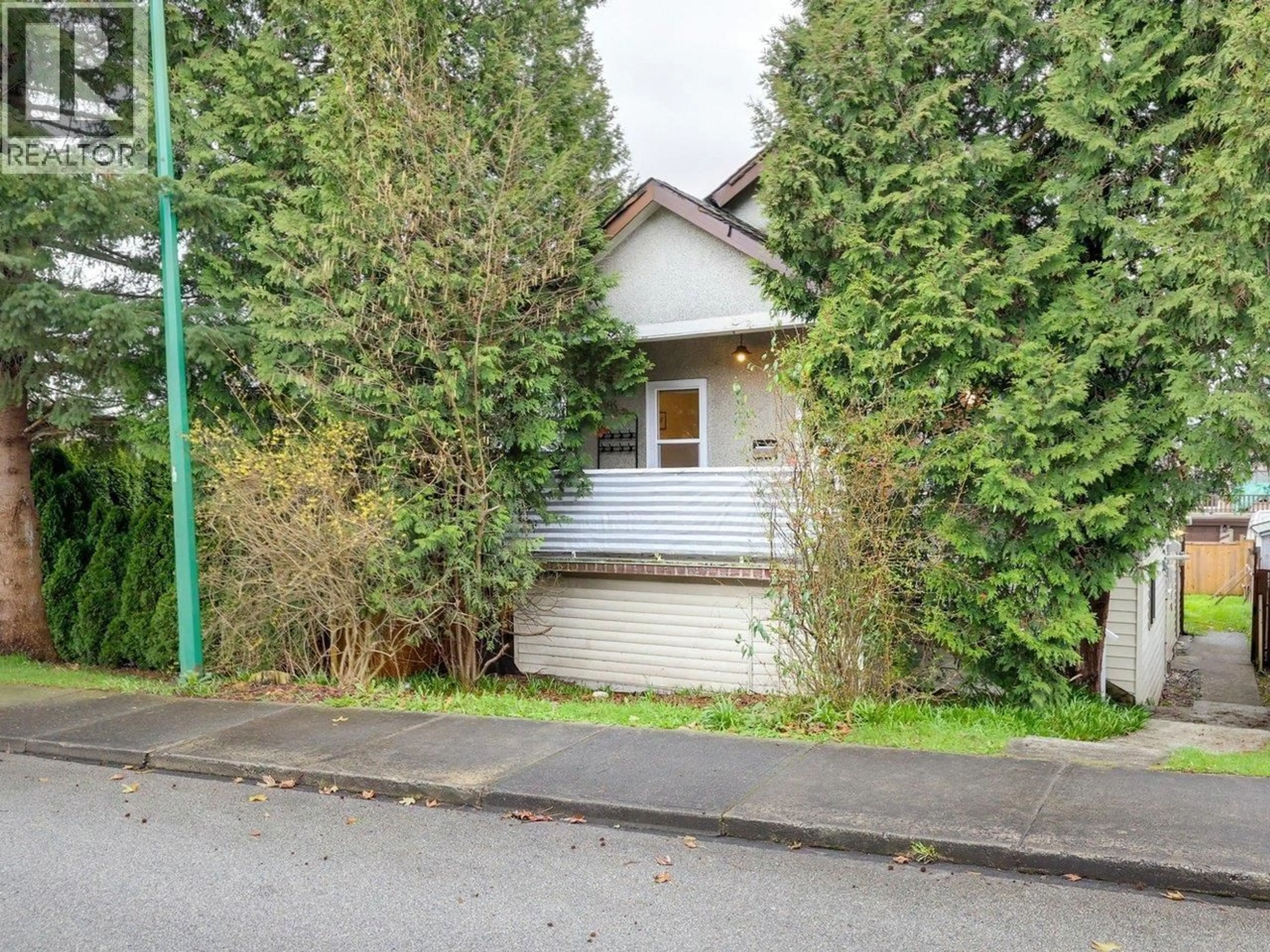 Unknown for 4168 PARKER STREET, Burnaby British Columbia V5C3C1