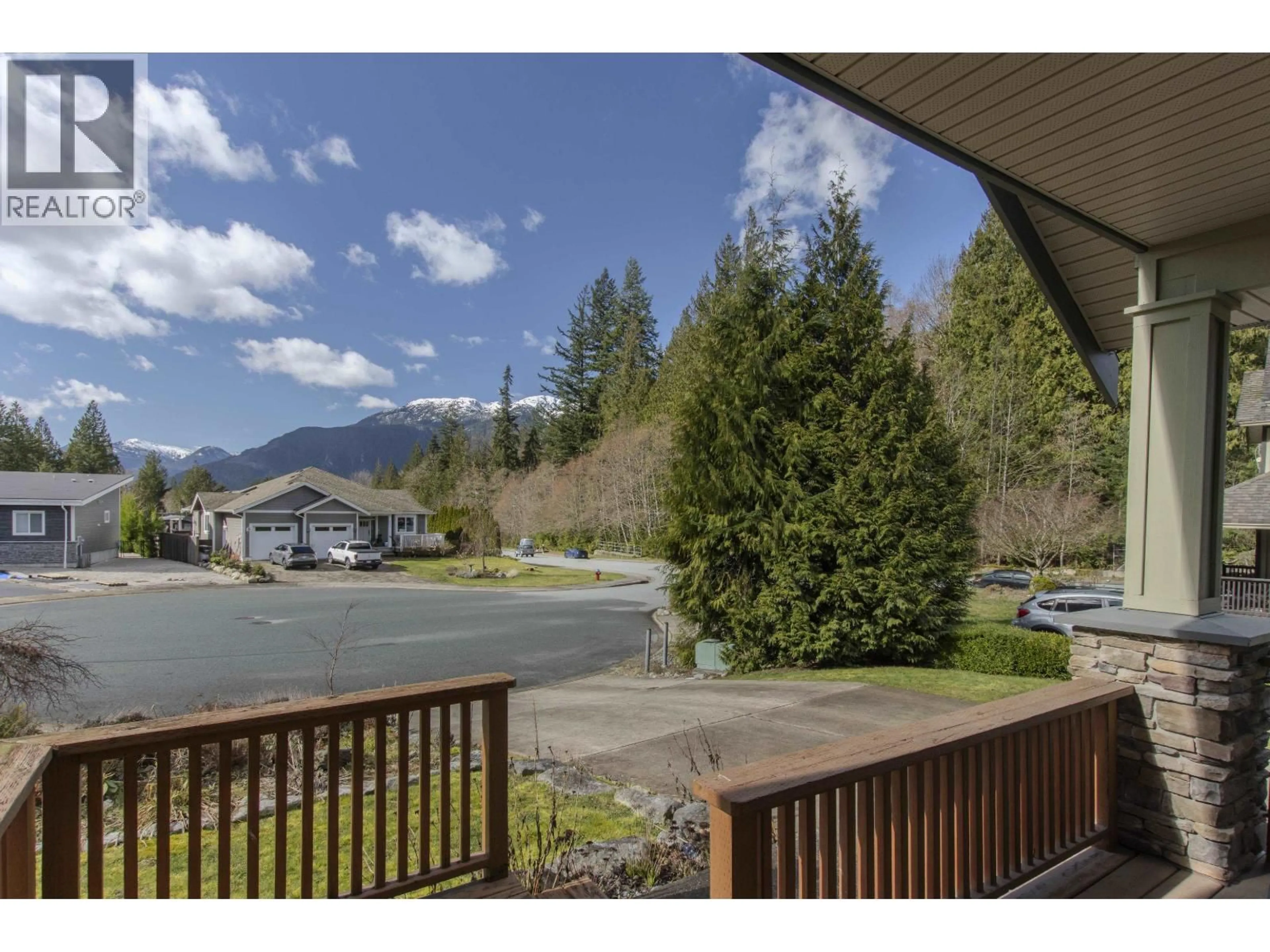 A pic from outside/outdoor area/front of a property/back of a property/a pic from drone, water/lake/river/ocean view for 1003 ASH PLACE, Squamish British Columbia V8B0W2