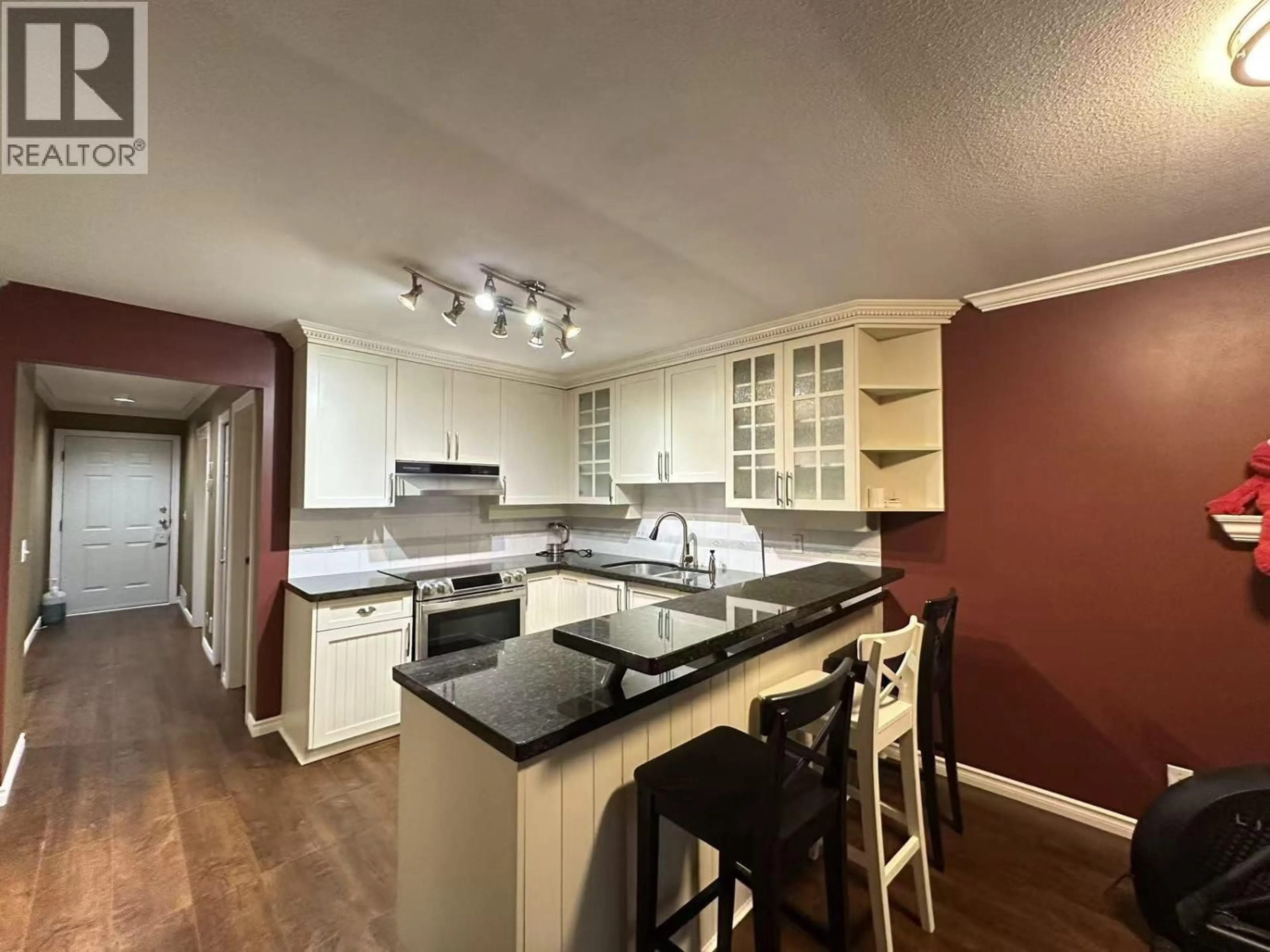 Open concept kitchen, wood/laminate floor for 37 DEERWOOD PLACE, Port Moody British Columbia V3H4X7