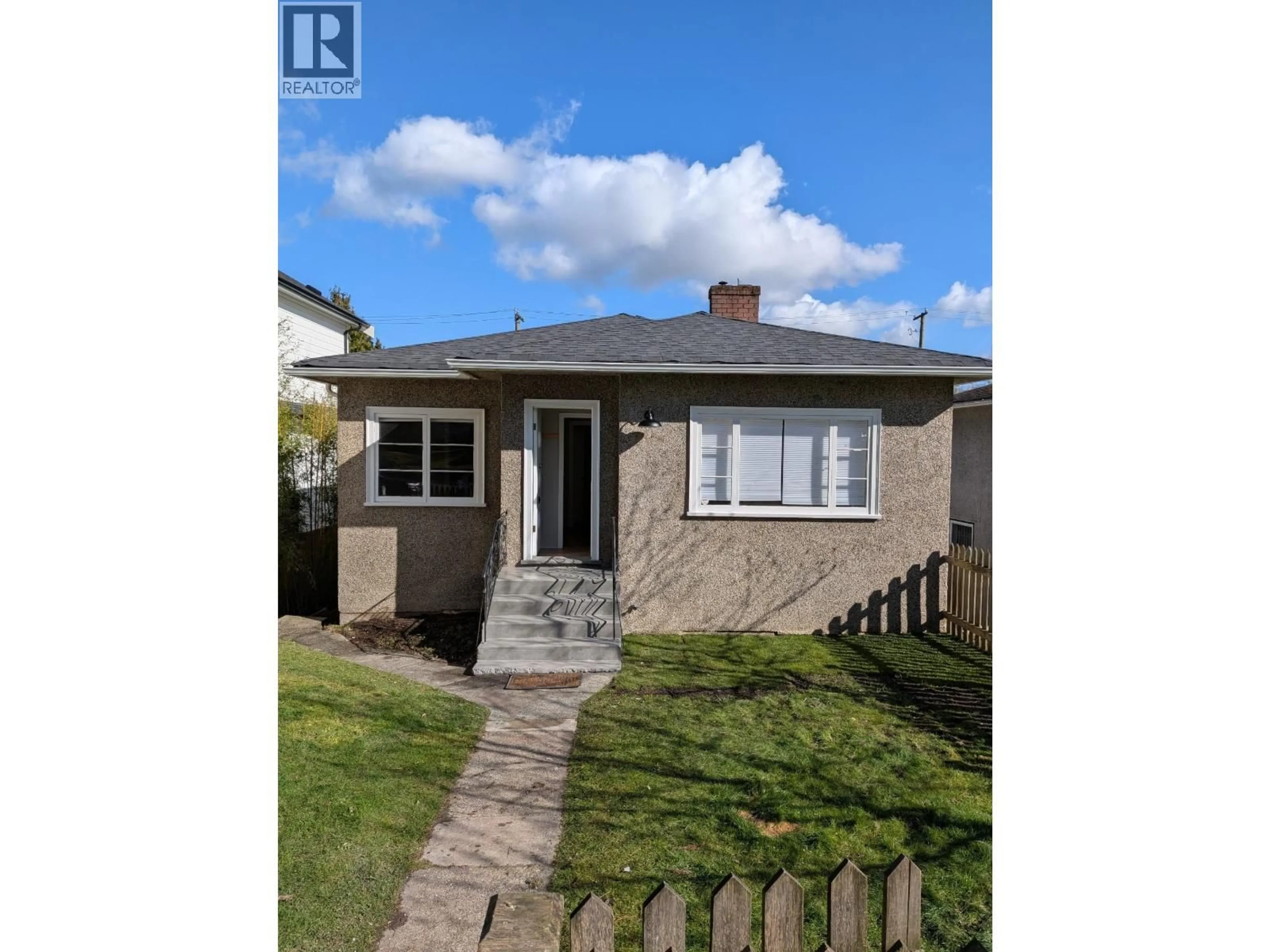 A pic from outside/outdoor area/front of a property/back of a property/a pic from drone, street for 2161 20TH AVENUE, Vancouver British Columbia V5N2L5