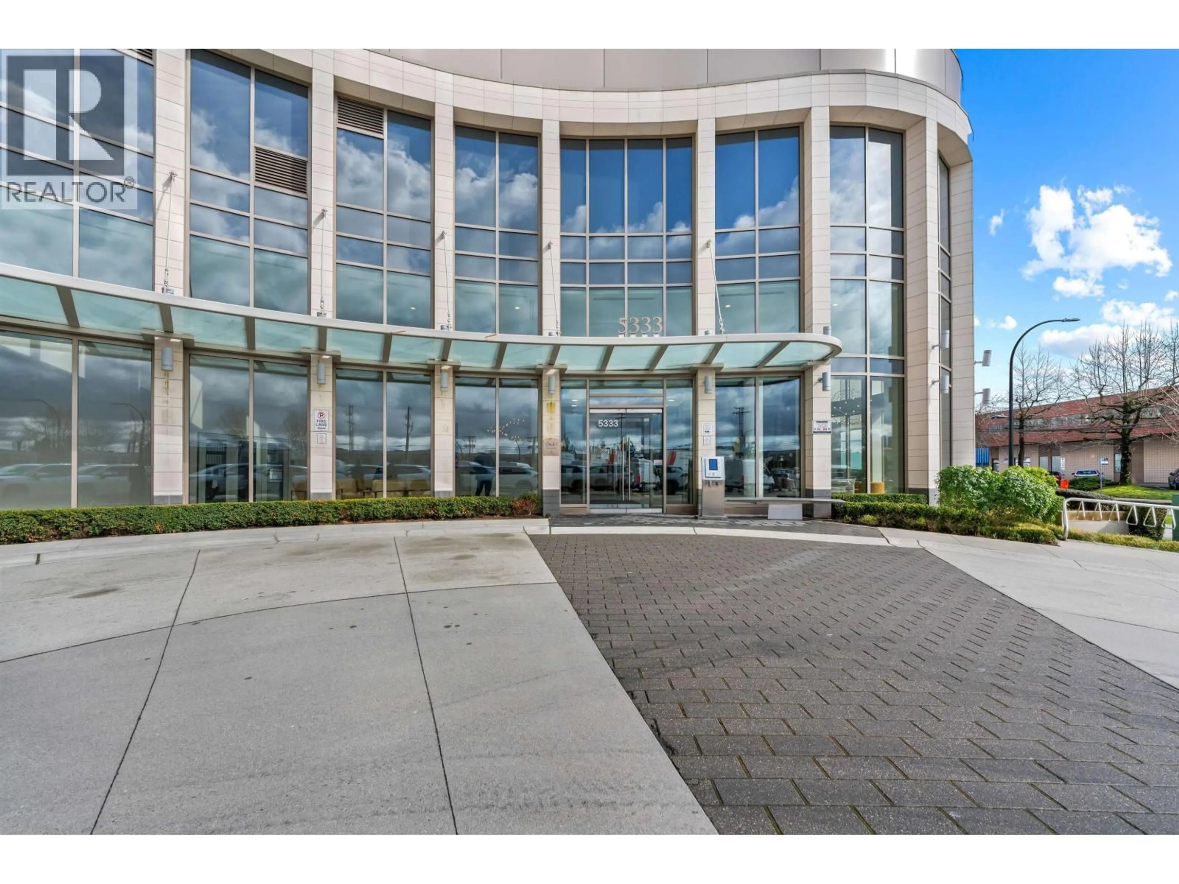 Indoor foyer for 907 - 5333 GORING STREET, Burnaby British Columbia V5B3A2