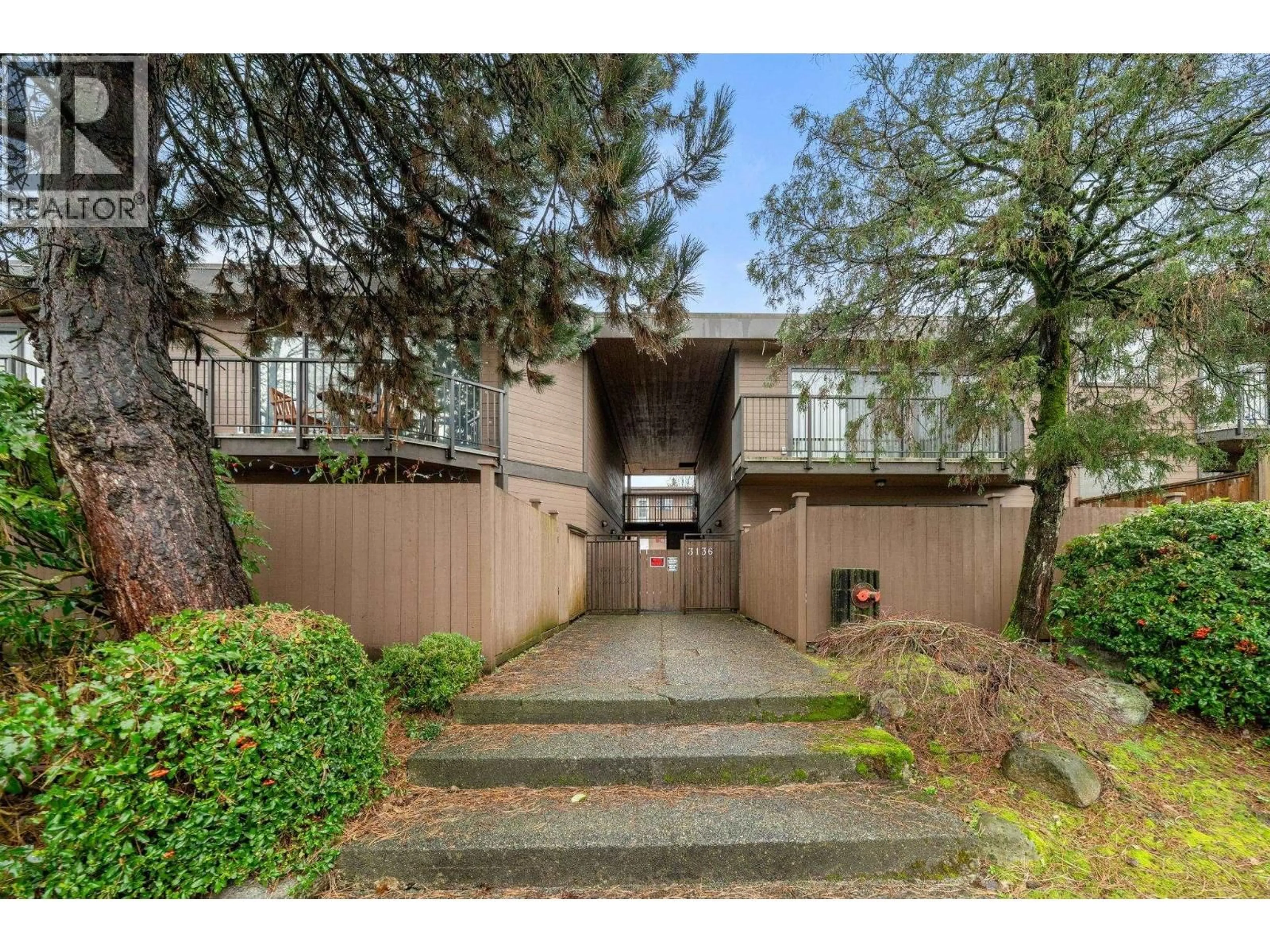 Unknown for 204 - 3136 KINGSWAY, Vancouver British Columbia V5R5K1