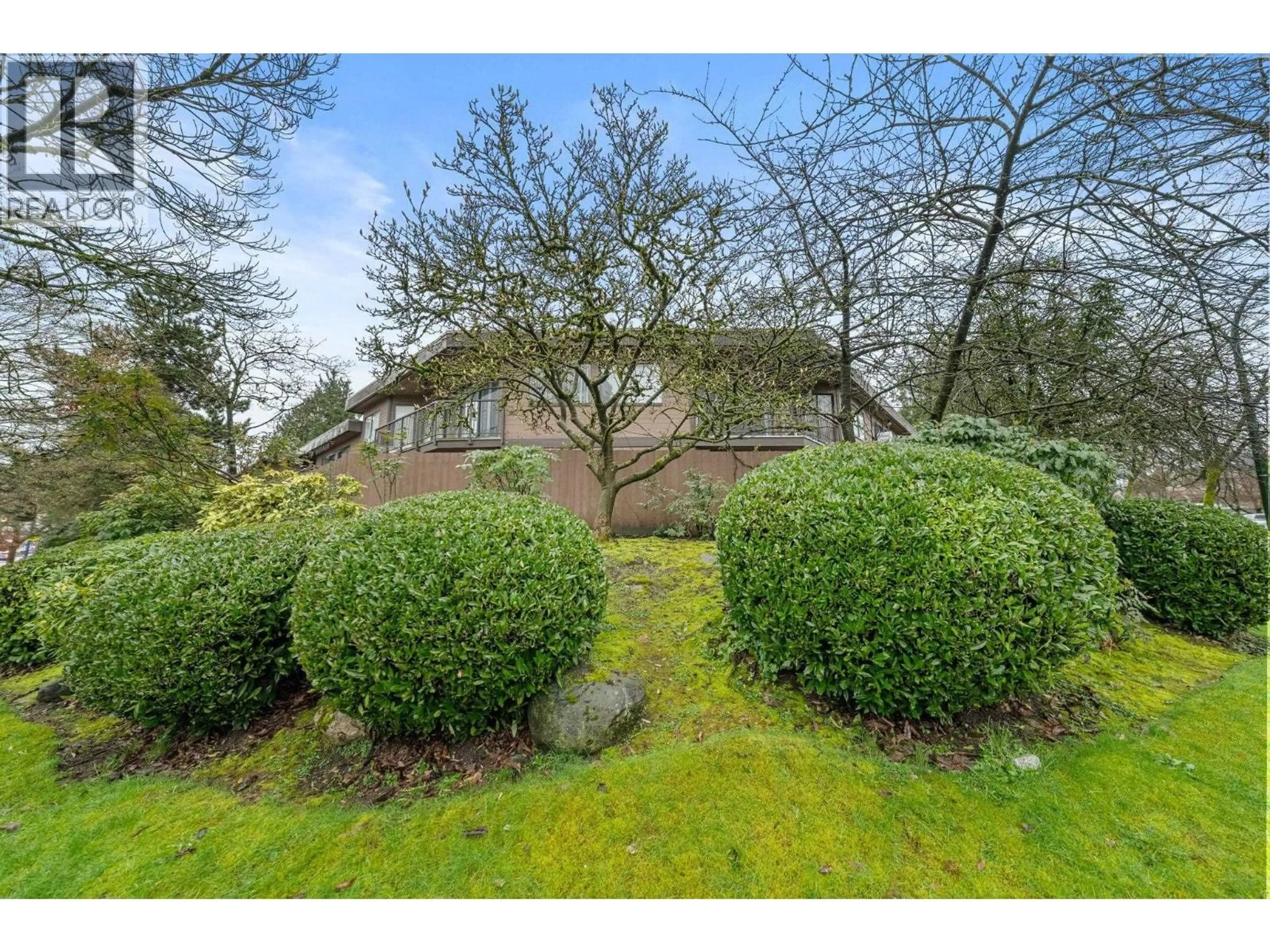 A pic from outside/outdoor area/front of a property/back of a property/a pic from drone, forest/trees view for 204 - 3136 KINGSWAY, Vancouver British Columbia V5R5K1
