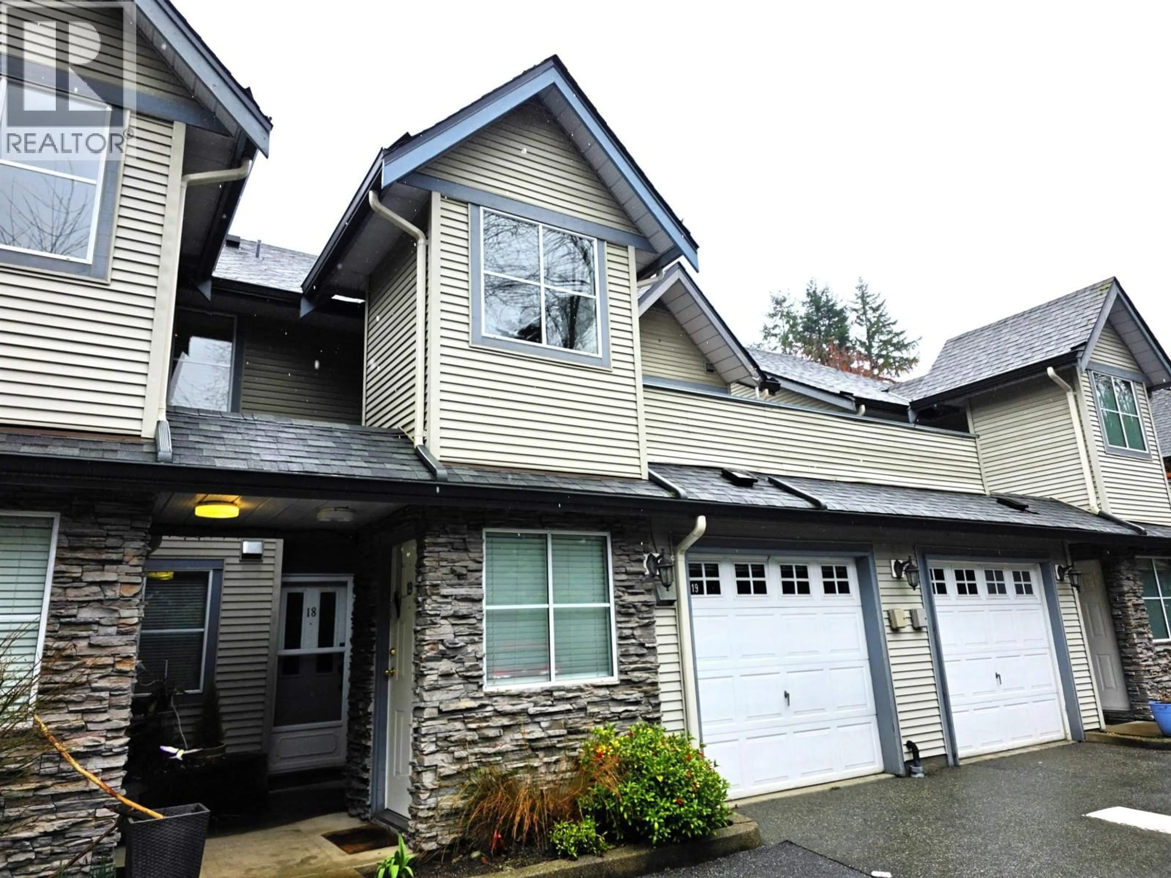 Home with vinyl exterior material, street for 19 - 19034 MCMYN ROAD, Pitt Meadows British Columbia V3Y2N8