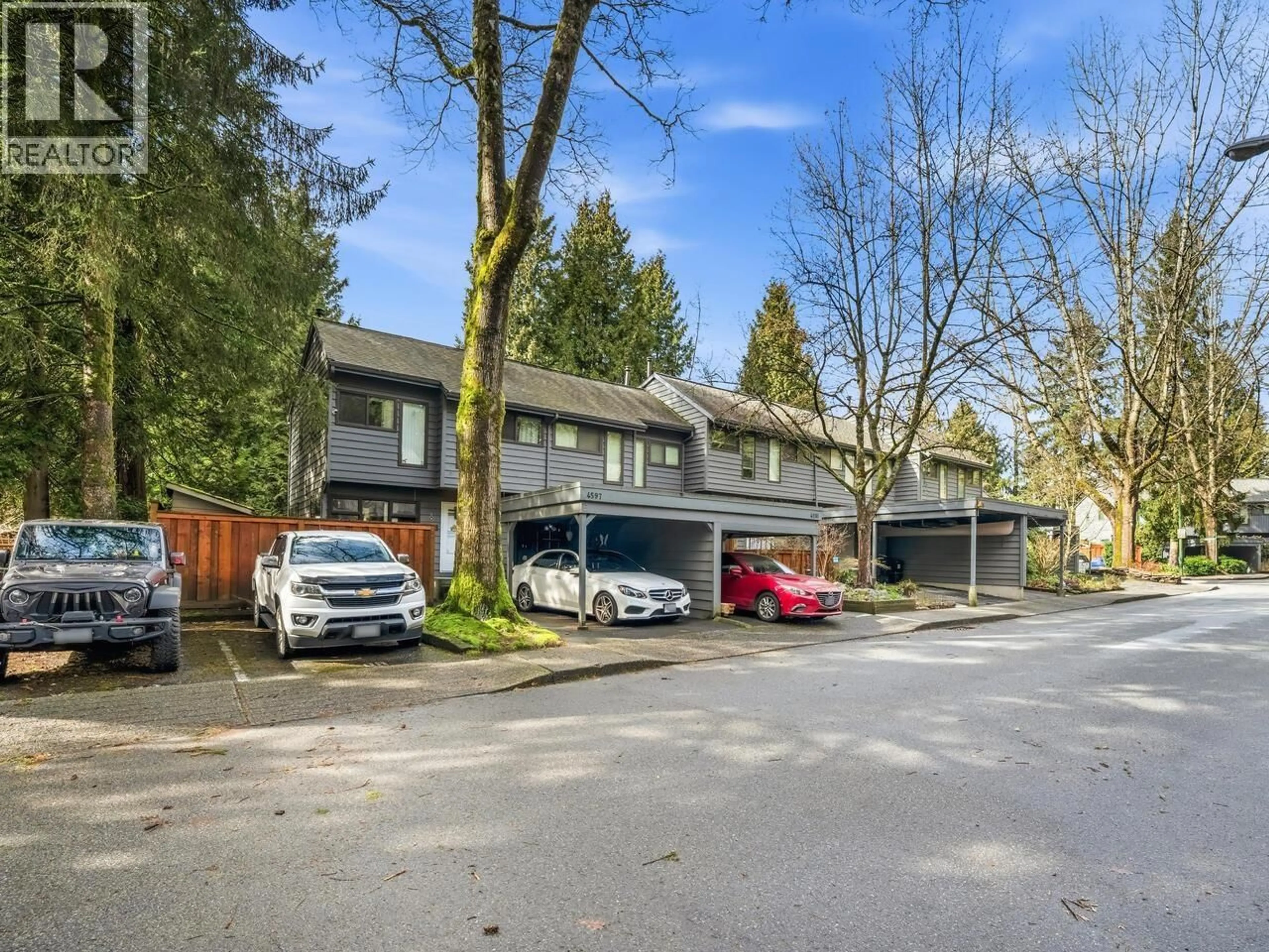A pic from outside/outdoor area/front of a property/back of a property/a pic from drone, street for 4597 ELMGROVE DRIVE, Burnaby British Columbia V5G3Y9