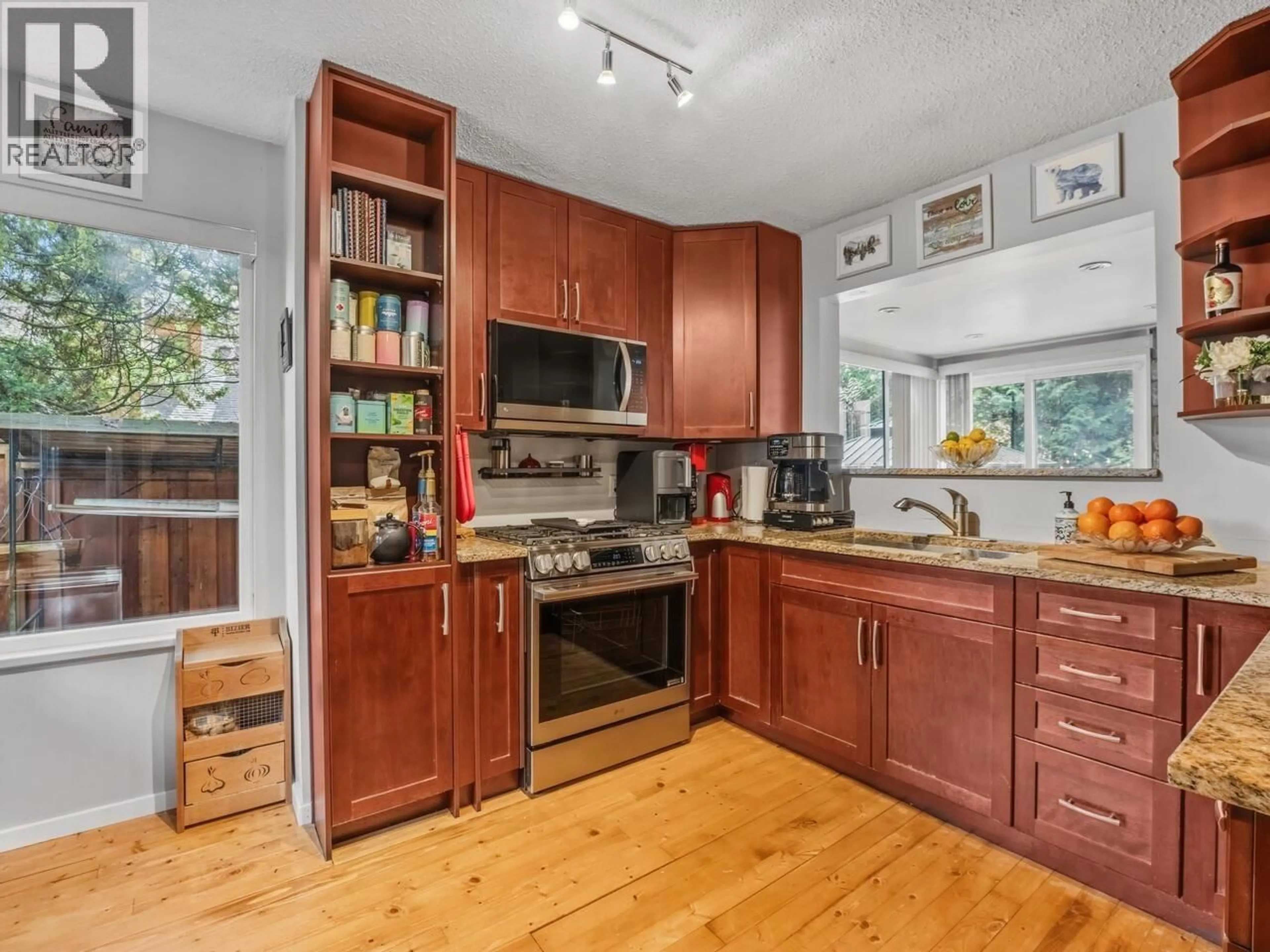 Standard kitchen, wood/laminate floor for 4597 ELMGROVE DRIVE, Burnaby British Columbia V5G3Y9