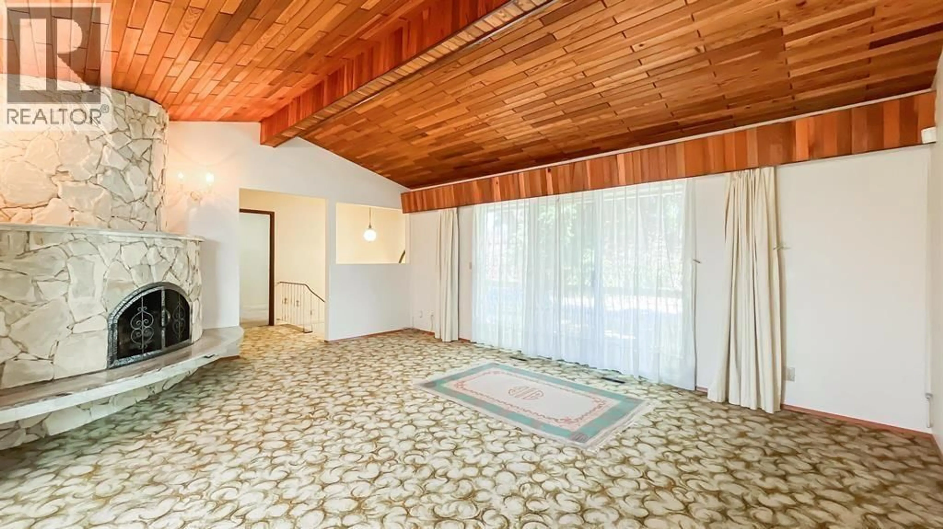 Indoor foyer for 550 55TH AVENUE, Vancouver British Columbia V5X1N5