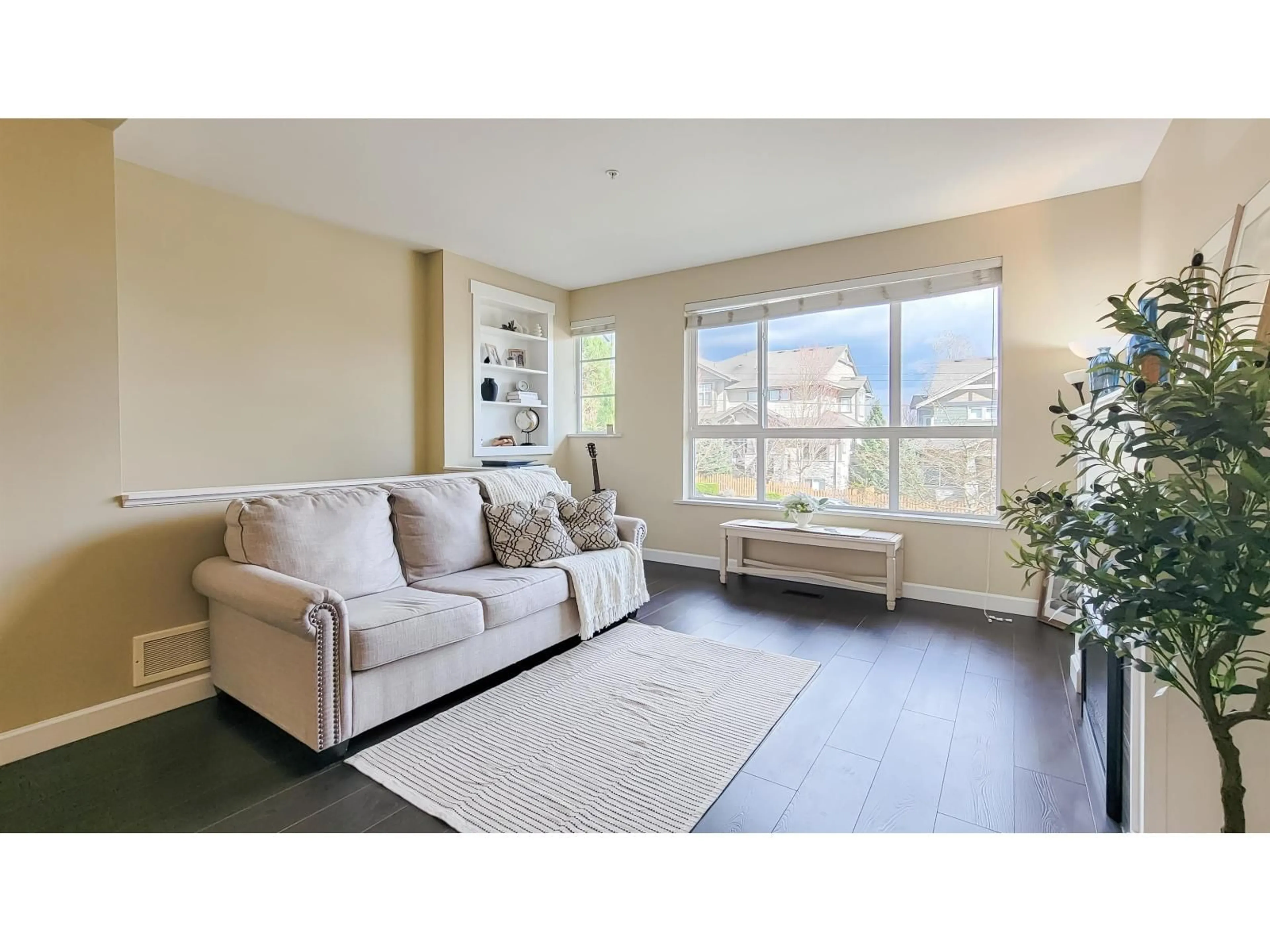 Living room with furniture, unknown for 4 - 7059 210 STREET, Langley British Columbia V2Y0T2