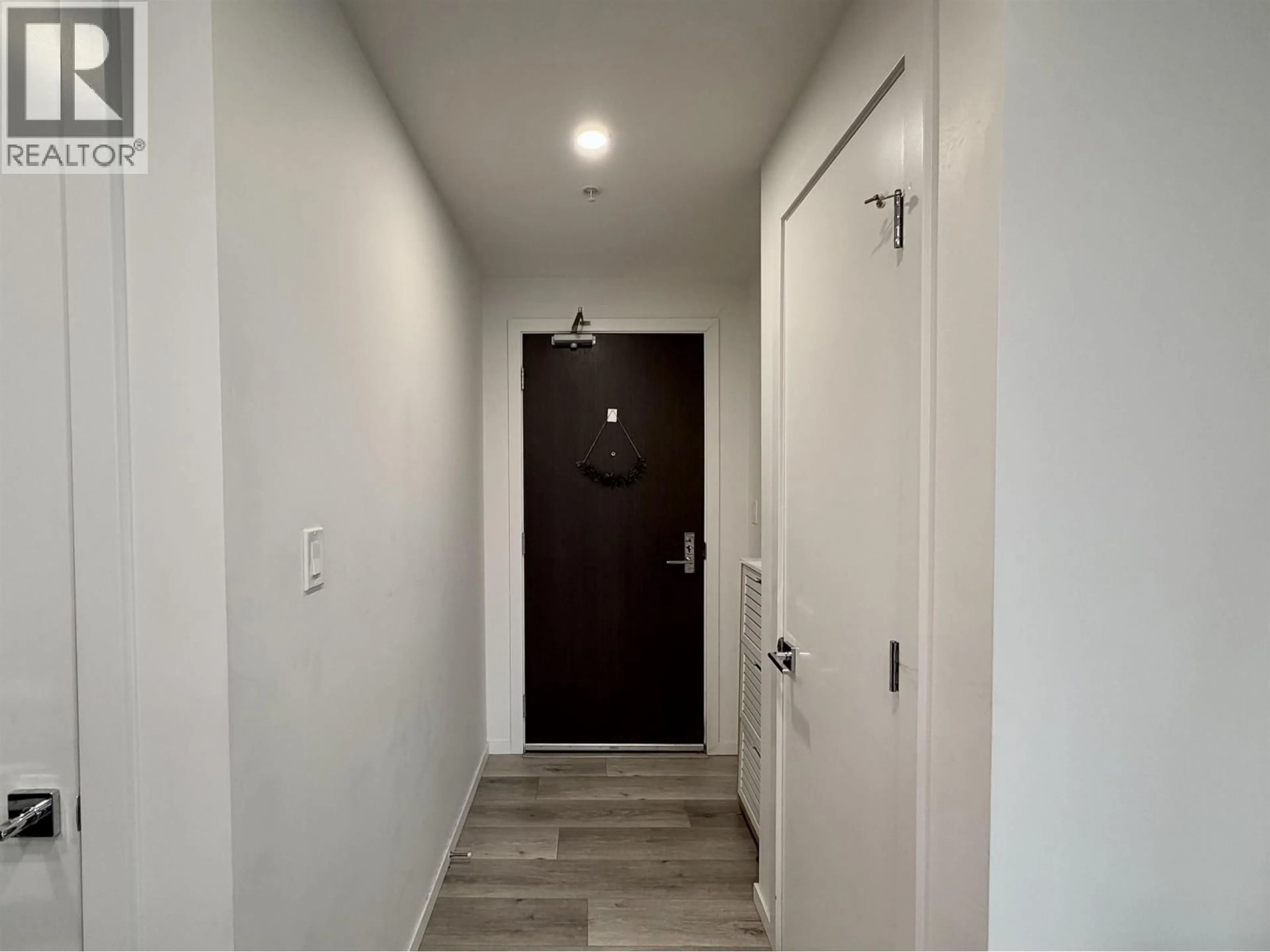 Indoor entryway for 3403 - 1888 GILMORE AVENUE, Burnaby British Columbia V5C0L2