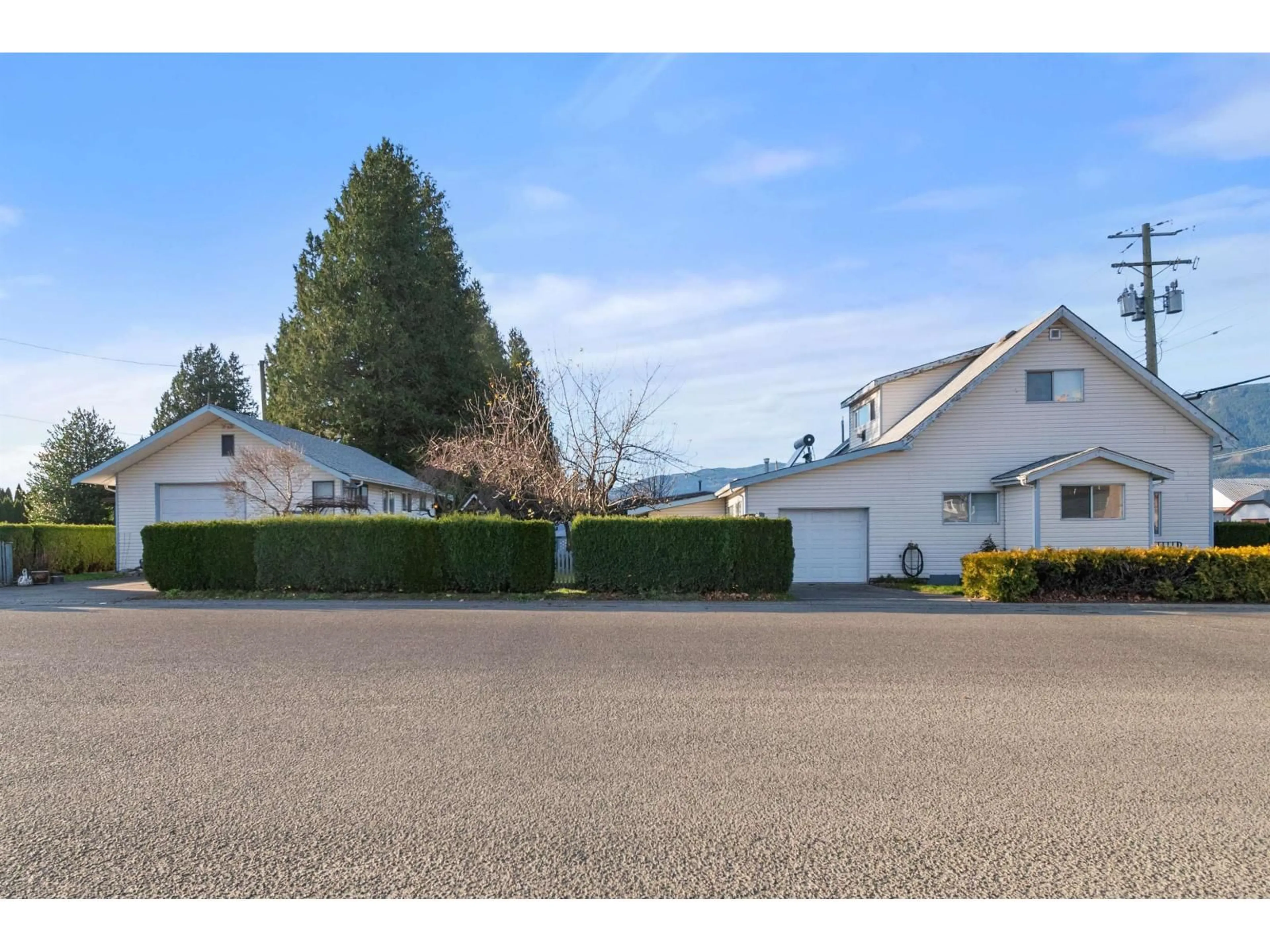 A pic from outside/outdoor area/front of a property/back of a property/a pic from drone, street for 6994 CHEAM AVENUE, Agassiz British Columbia V0M1A3