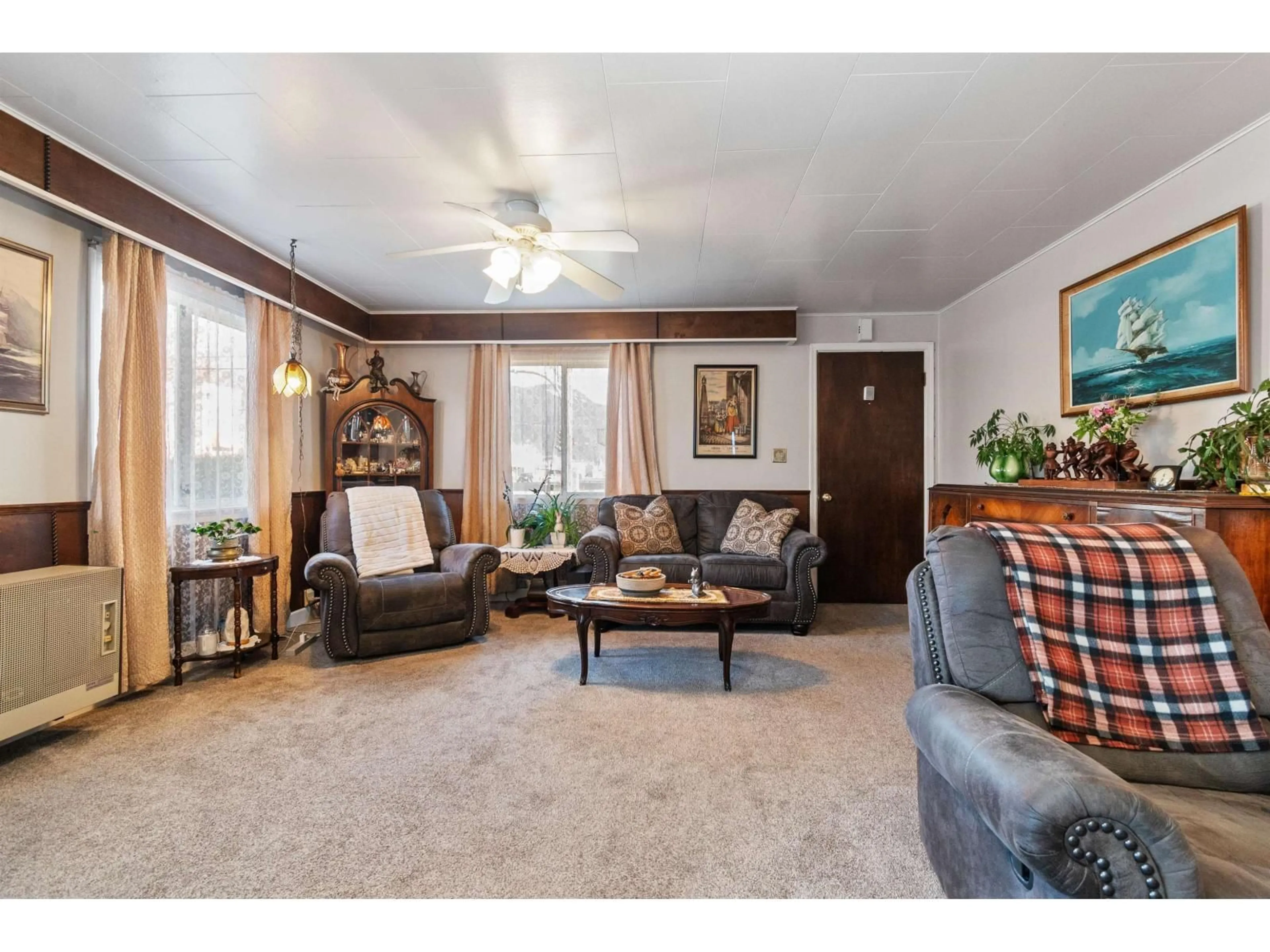 Living room with furniture, unknown for 6994 CHEAM AVENUE, Agassiz British Columbia V0M1A3