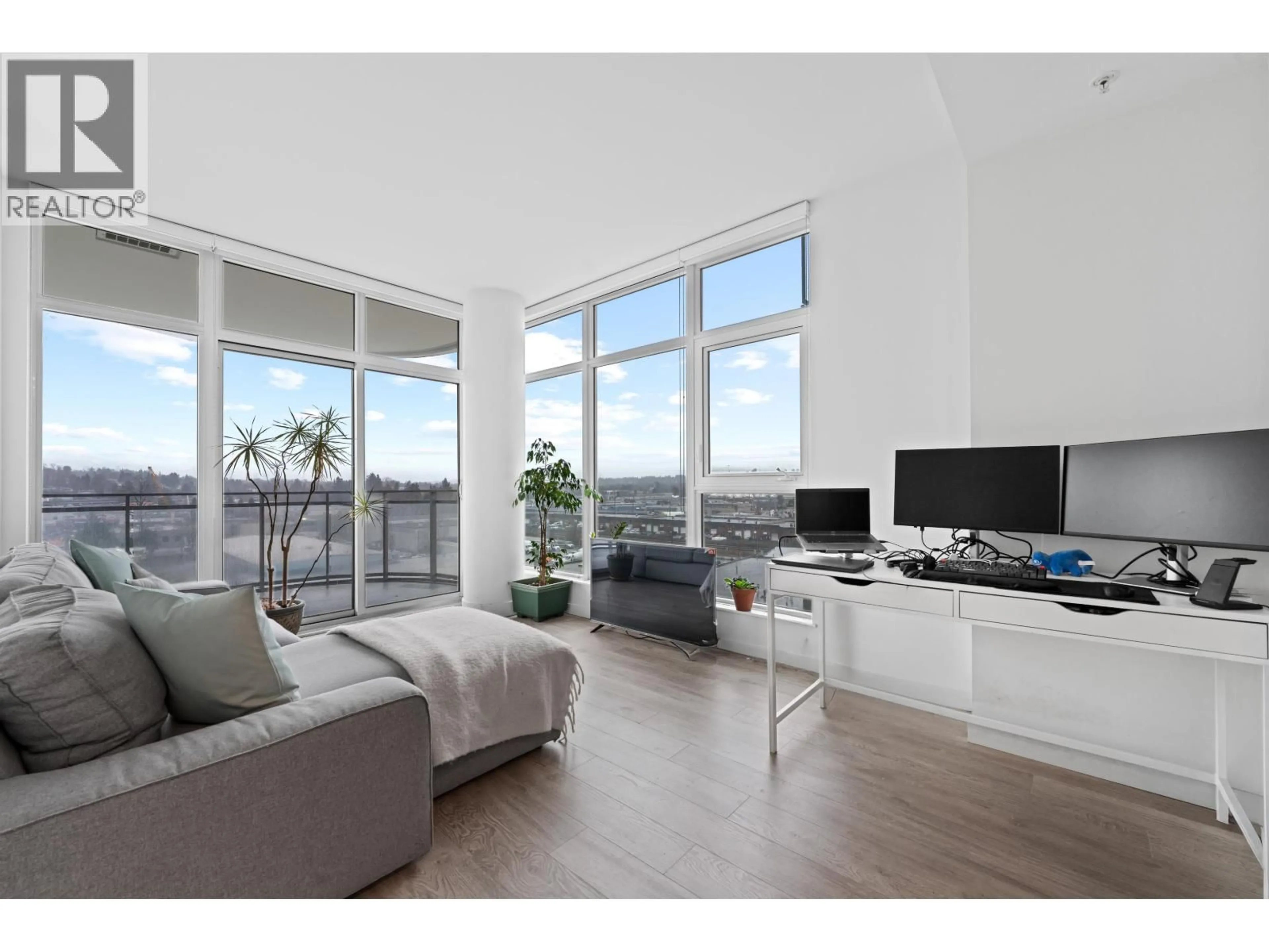 Living room with furniture, unknown for 703 - 5333 GORING STREET, Burnaby British Columbia V5B3A2