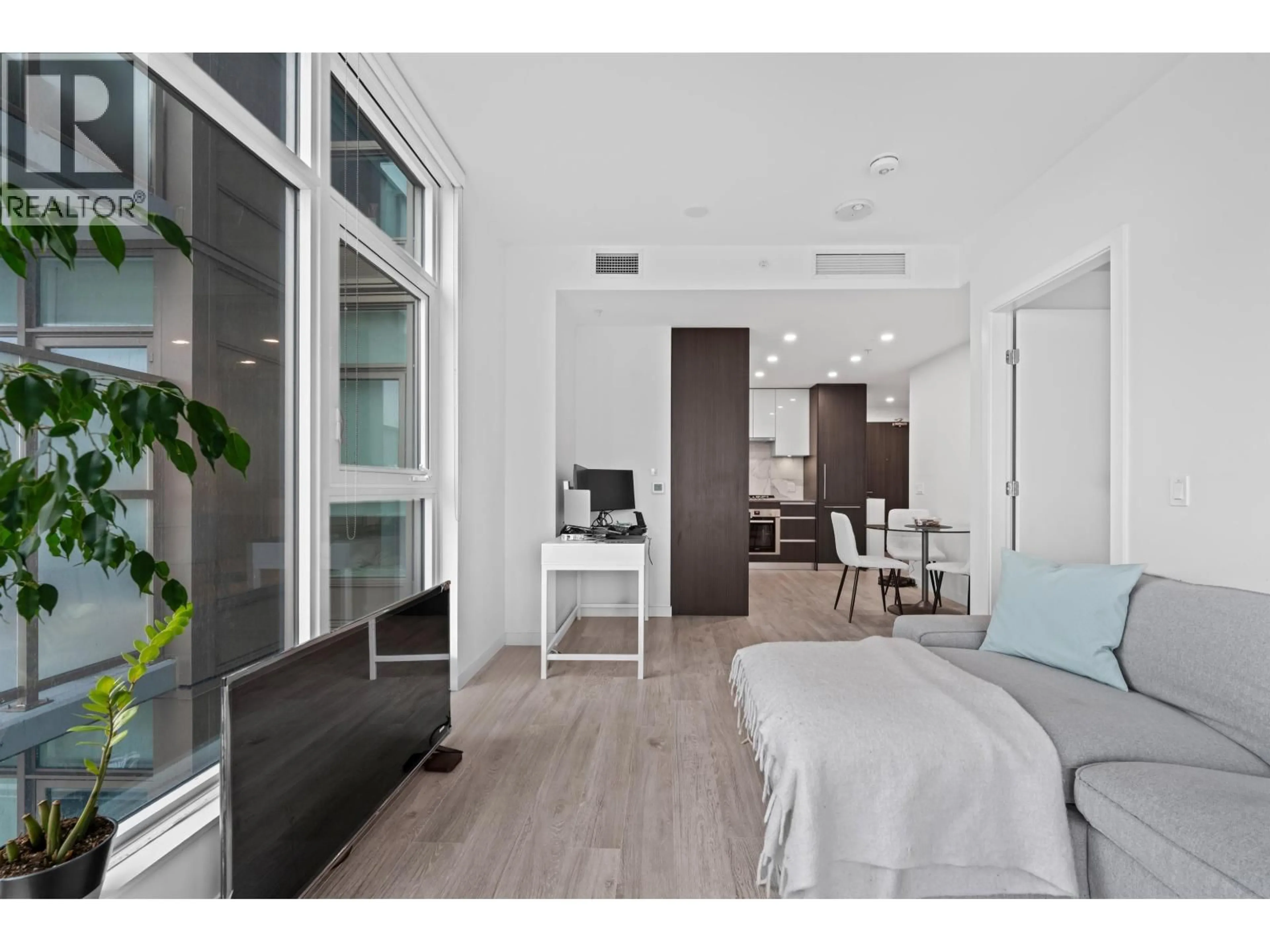 A pic of a room for 703 - 5333 GORING STREET, Burnaby British Columbia V5B3A2